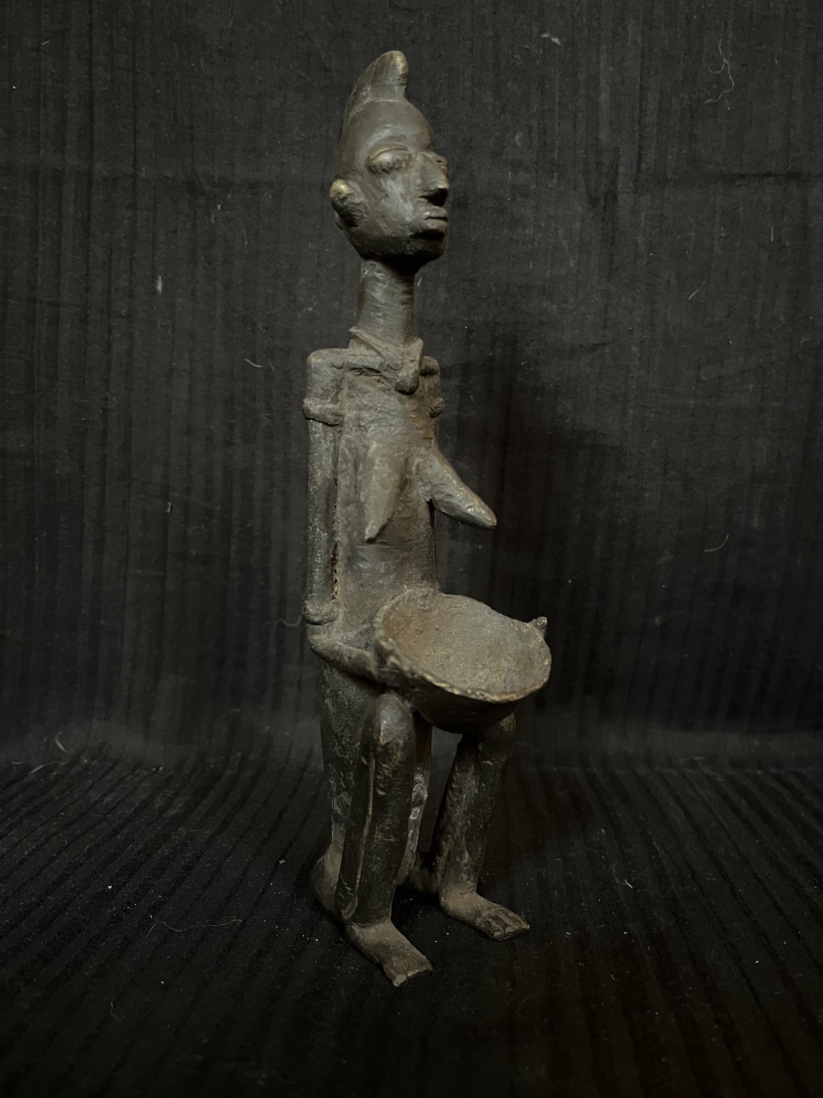 Photo 3 — Statuette féminine agenouillée portant un récipient — Bambara, Mali — Art tribal Africain
