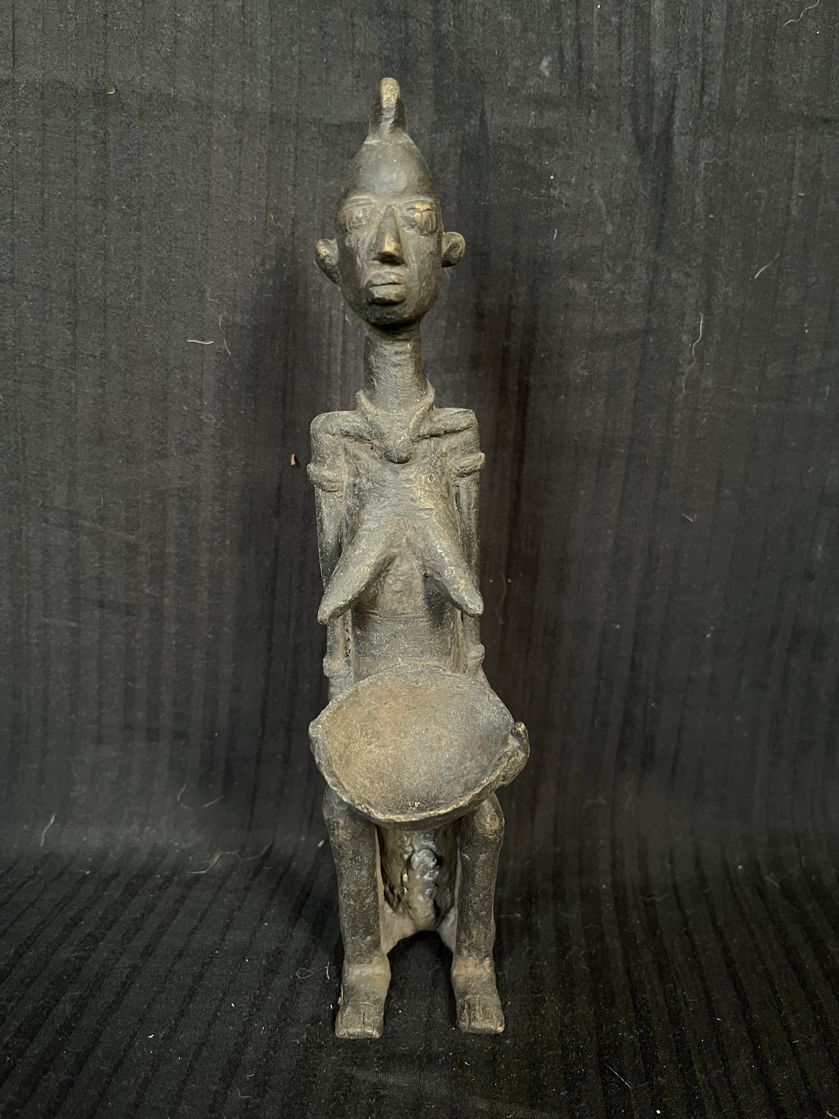 Photo 6 — Statuette féminine agenouillée portant un récipient — Bambara, Mali — Art tribal Africain