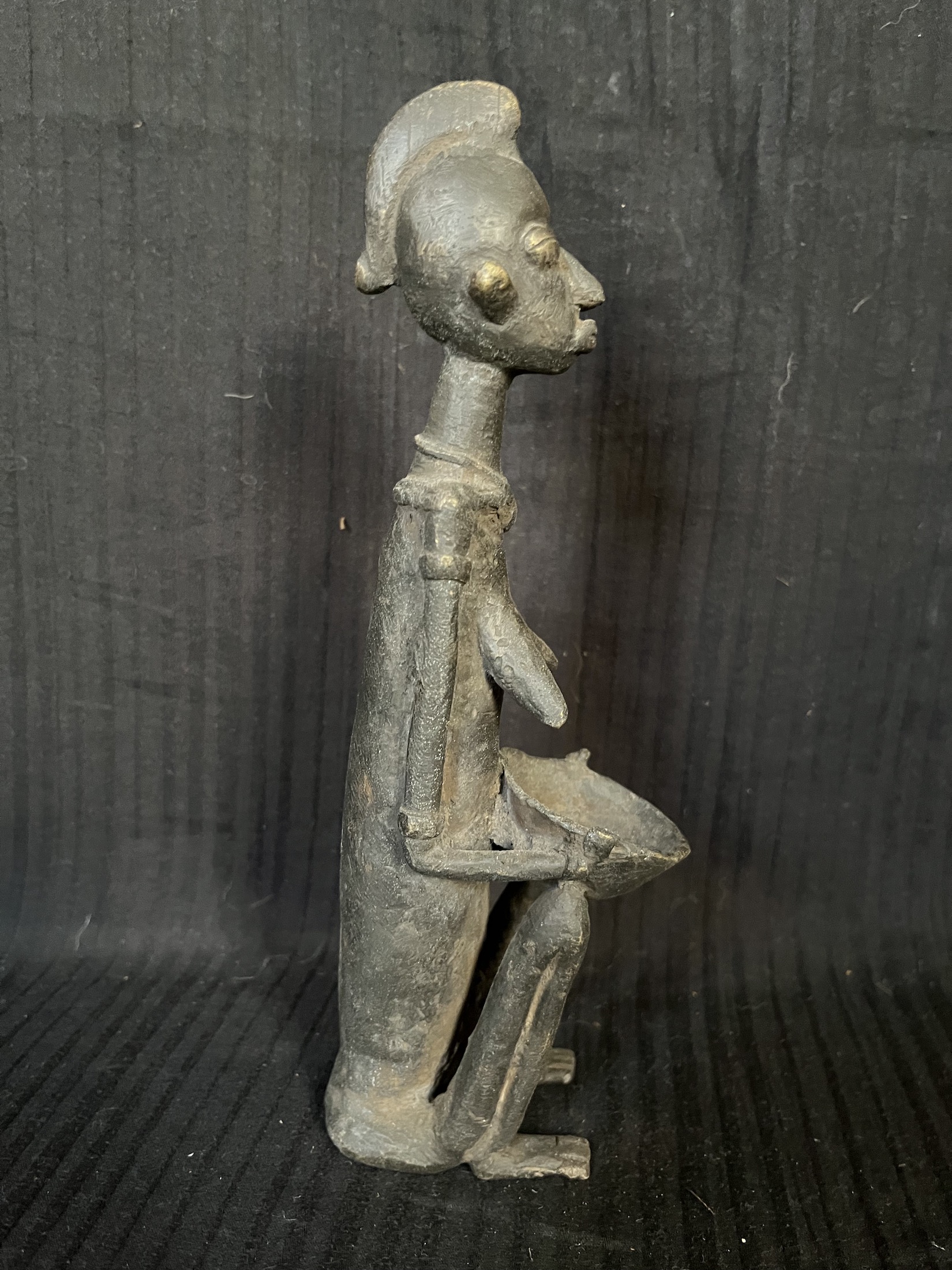 Photo 7 — Statuette féminine agenouillée portant un récipient — Bambara, Mali — Art tribal Africain