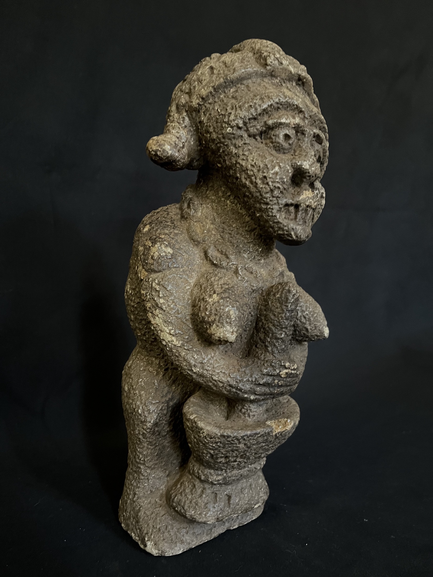 Photo 3 — Femme qui pille — Kissi, Guinée — Art tribal Africain