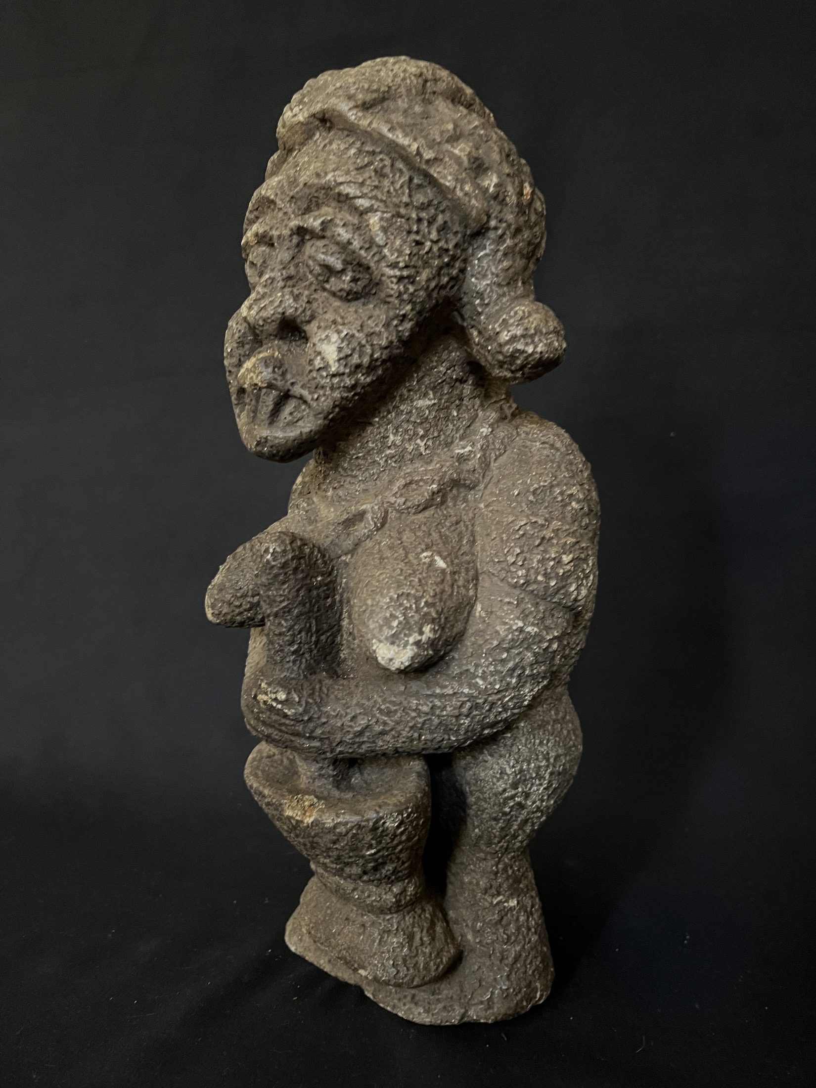 Photo 4 — Femme qui pille — Kissi, Guinée — Art tribal Africain