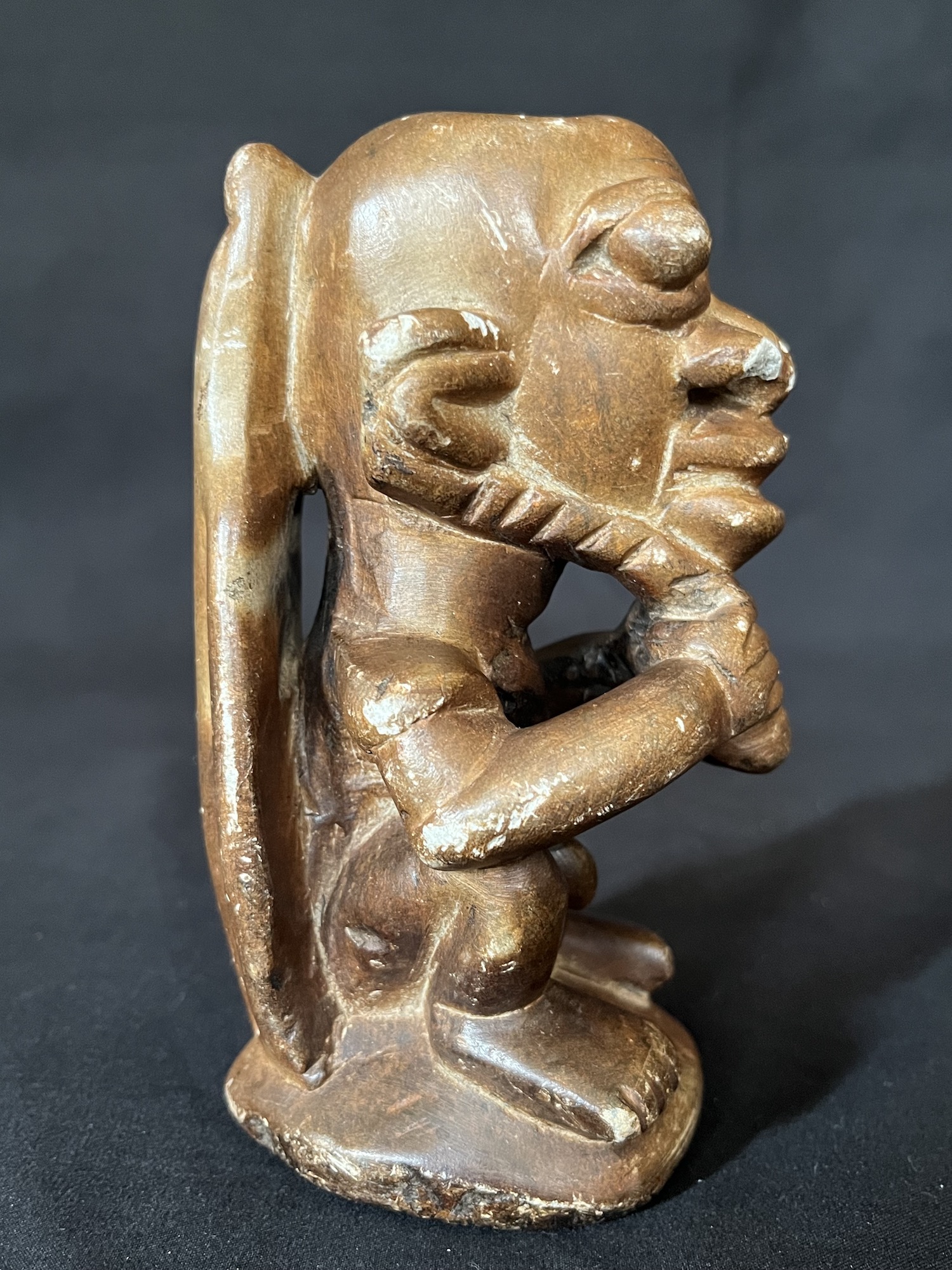 Photo 5 — Homme se carressant la barbe — Kissi, Sierra Leone — Art tribal Africain