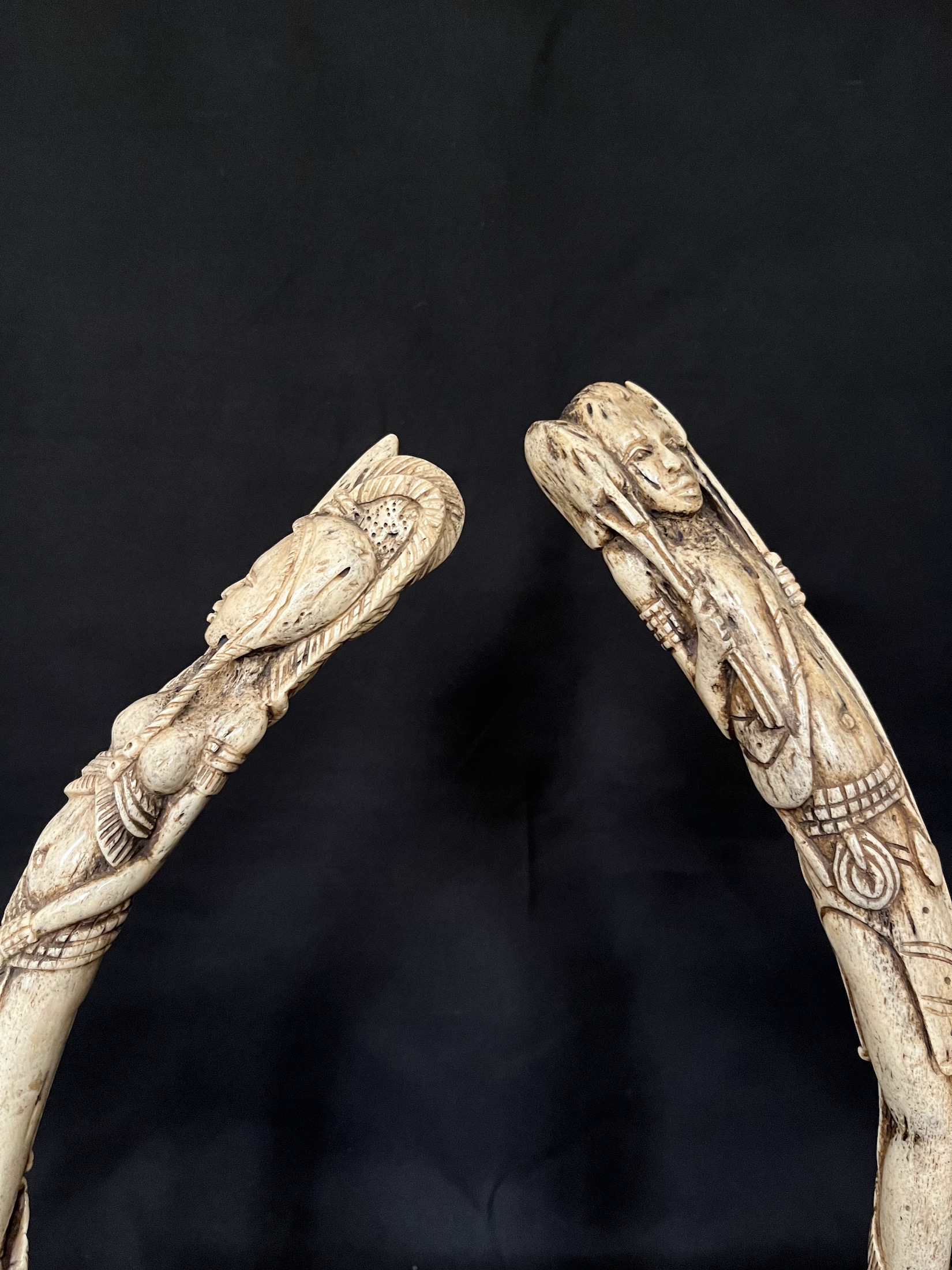 Paire Homme chasseur et Femme dansant. Couple dansant — Baoulé, Côte d’Ivoire — Art tribal Africain
