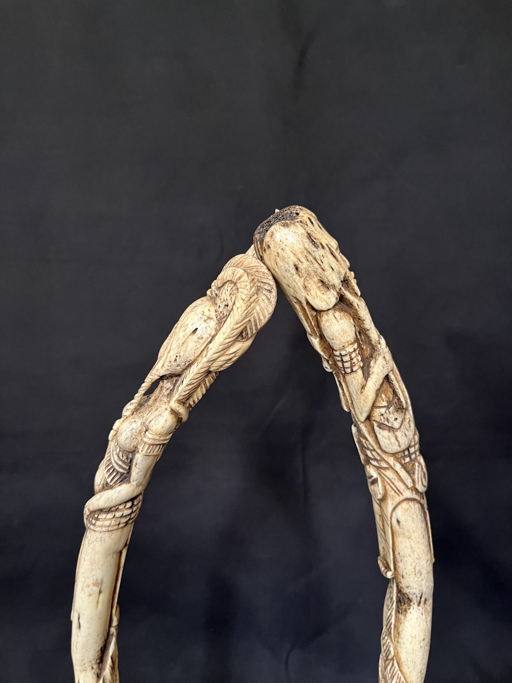 Photo 2 — Paire Homme chasseur et Femme dansant. Couple dansant — Baoulé, Côte d’Ivoire — Art tribal Africain