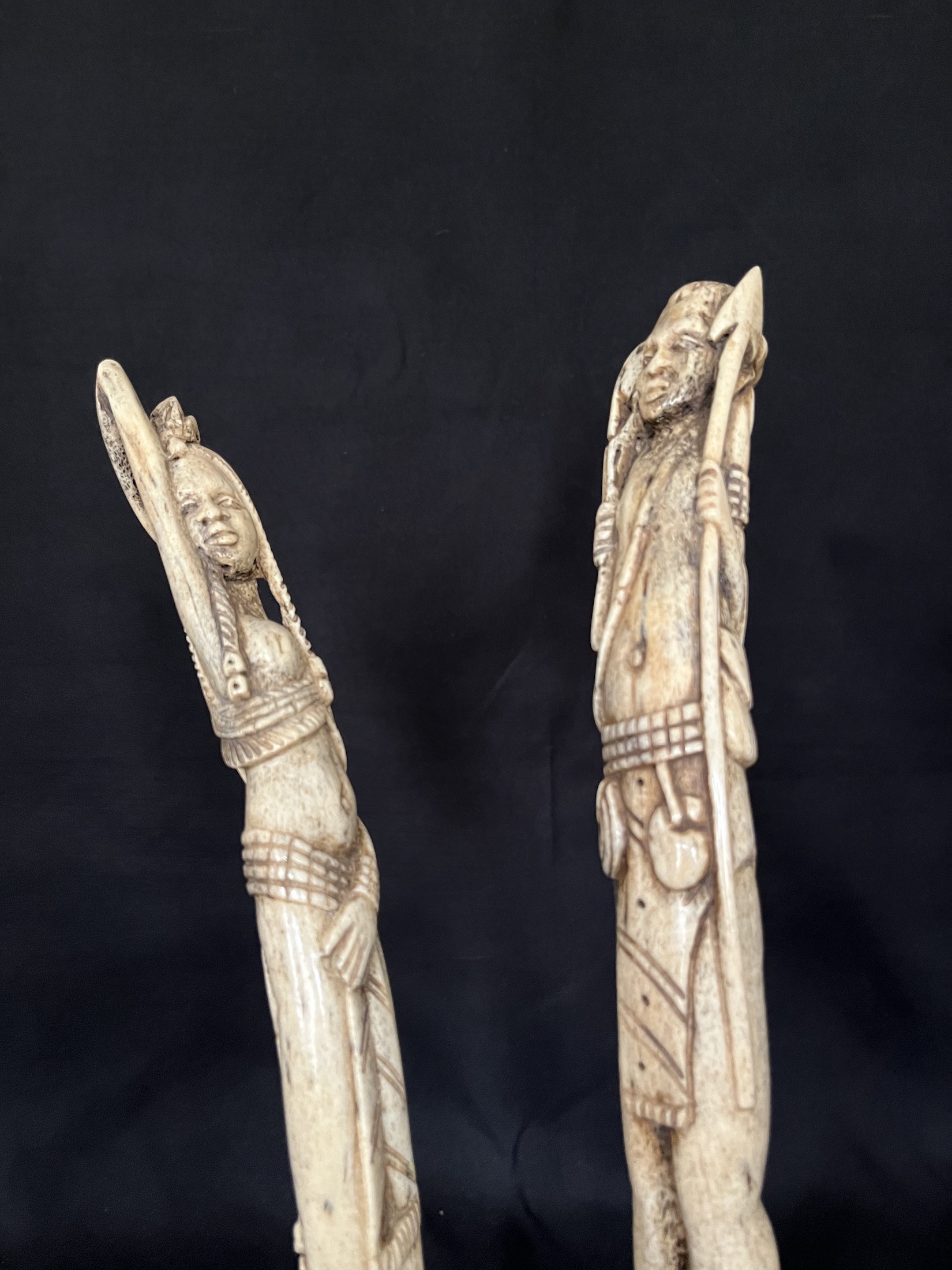 Photo 6 — Paire Homme chasseur et Femme dansant. Couple dansant — Baoulé, Côte d’Ivoire — Art tribal Africain