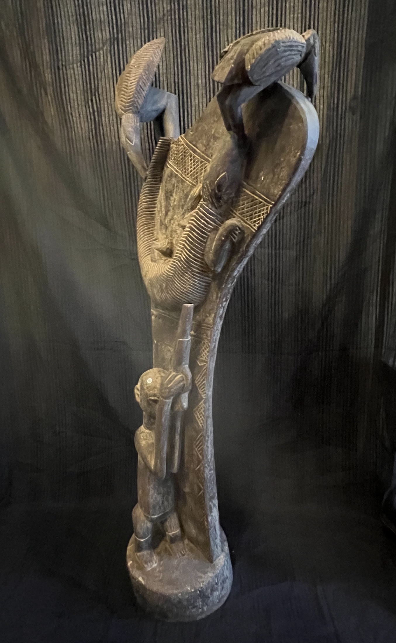 Photo 4 — Poteau sculpté Dogon – Chasseur, caméléon et oiseaux — dogon, Mali — Art tribal Africain