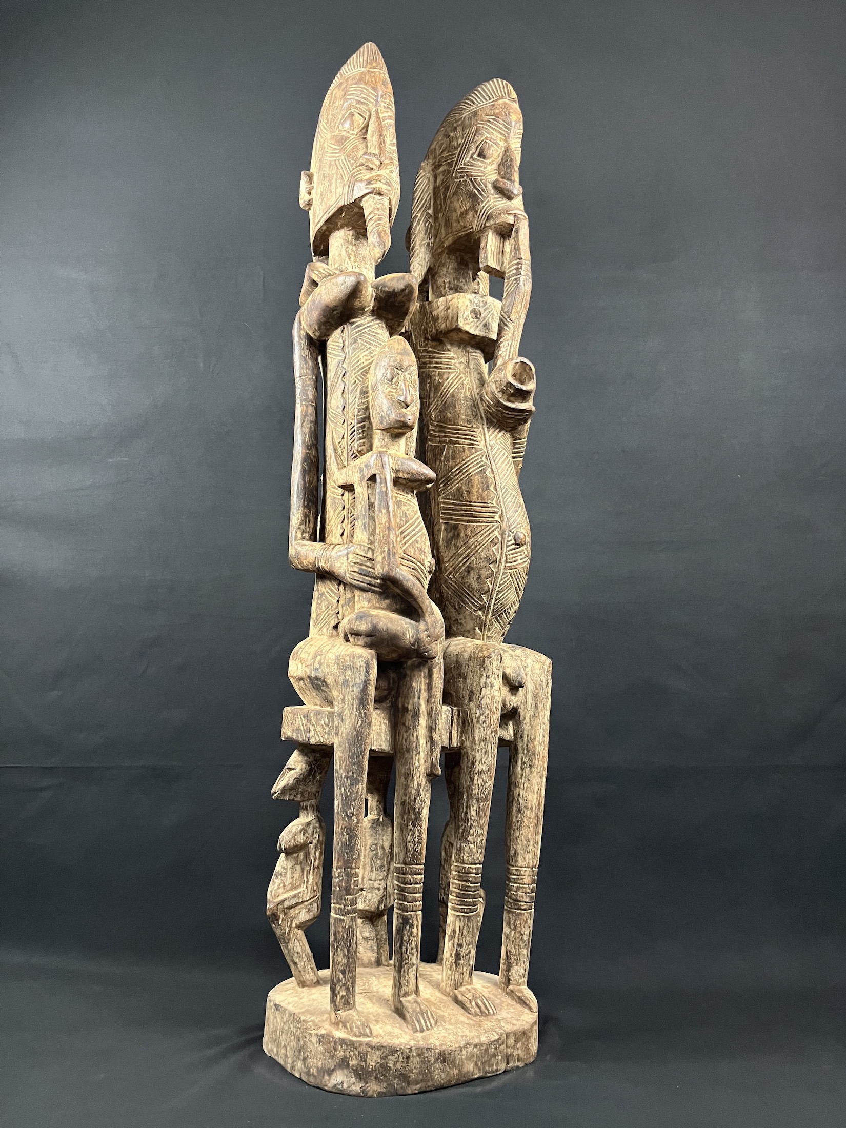 Couple Dogon avec enfants — Dogon, Mali — Art tribal Africain