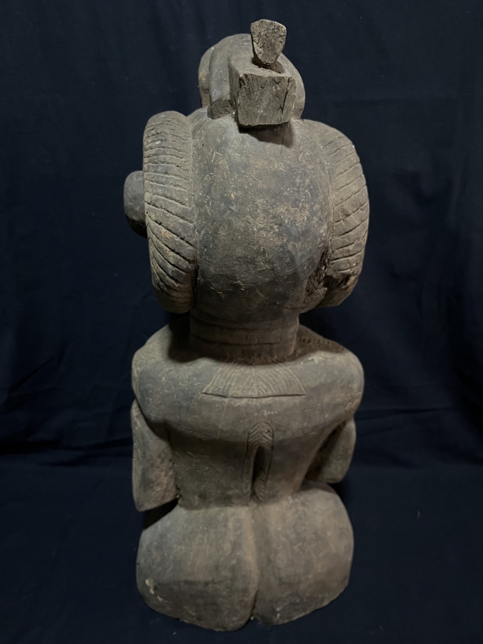 Photo 3 — Statue – Figure Protectrice Féminine avec Lézard  — Toma, Guinée/Libéria — Art tribal Africain