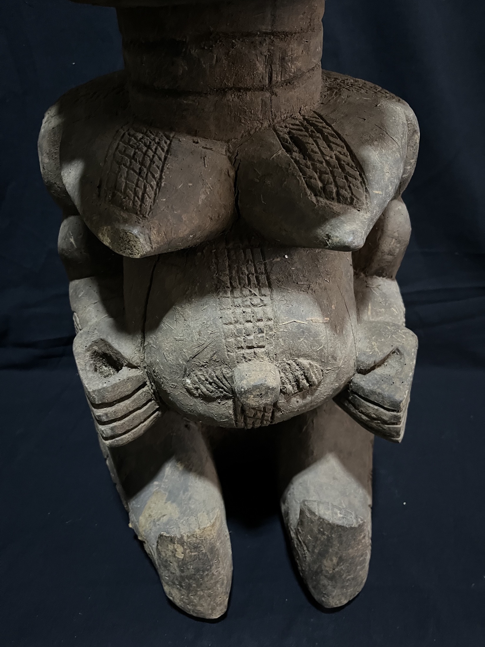 Photo 5 — Statue – Figure Protectrice Féminine avec Lézard  — Toma, Guinée/Libéria — Art tribal Africain