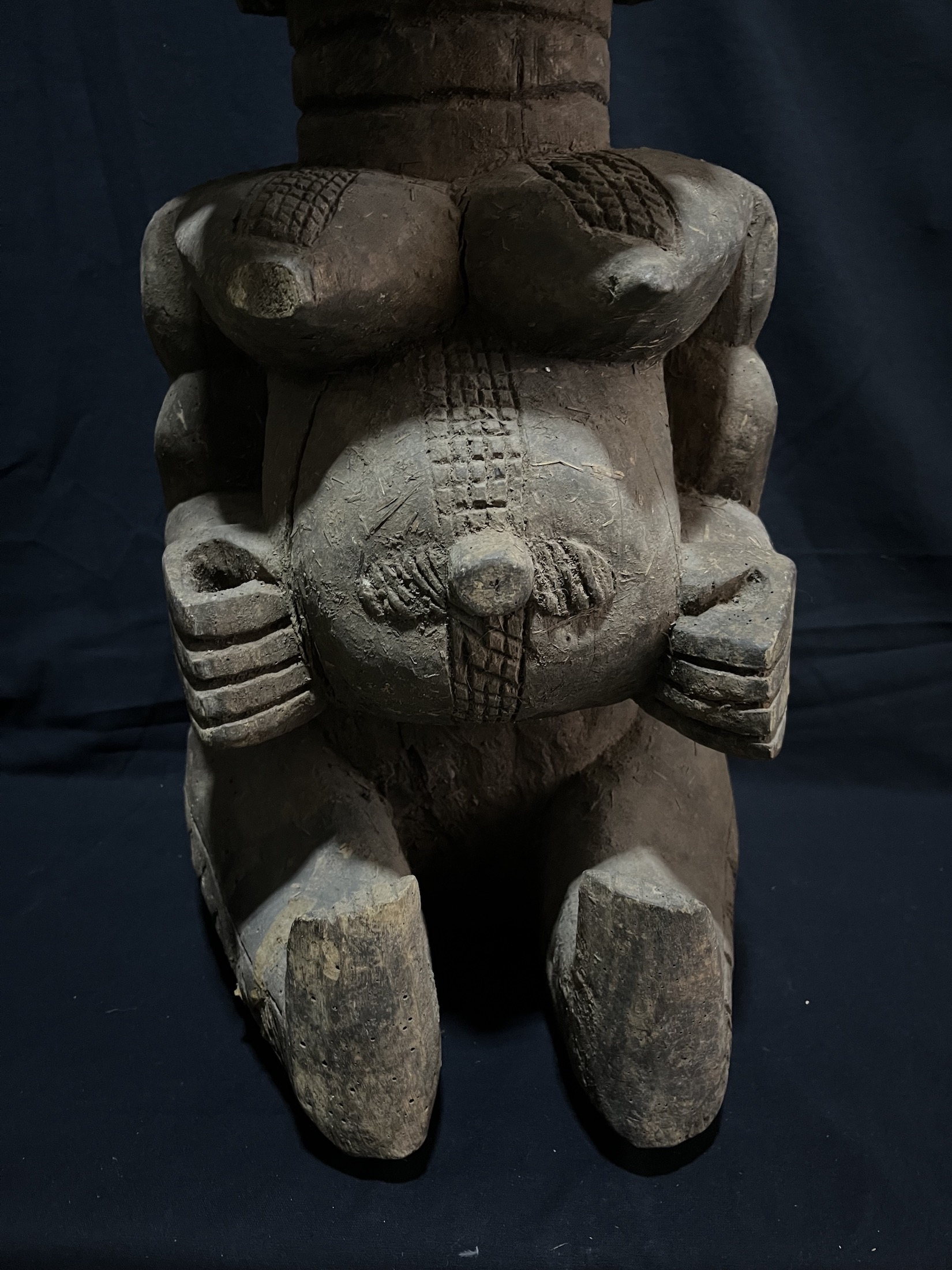 Photo 8 — Statue – Figure Protectrice Féminine avec Lézard  — Toma, Guinée/Libéria — Art tribal Africain