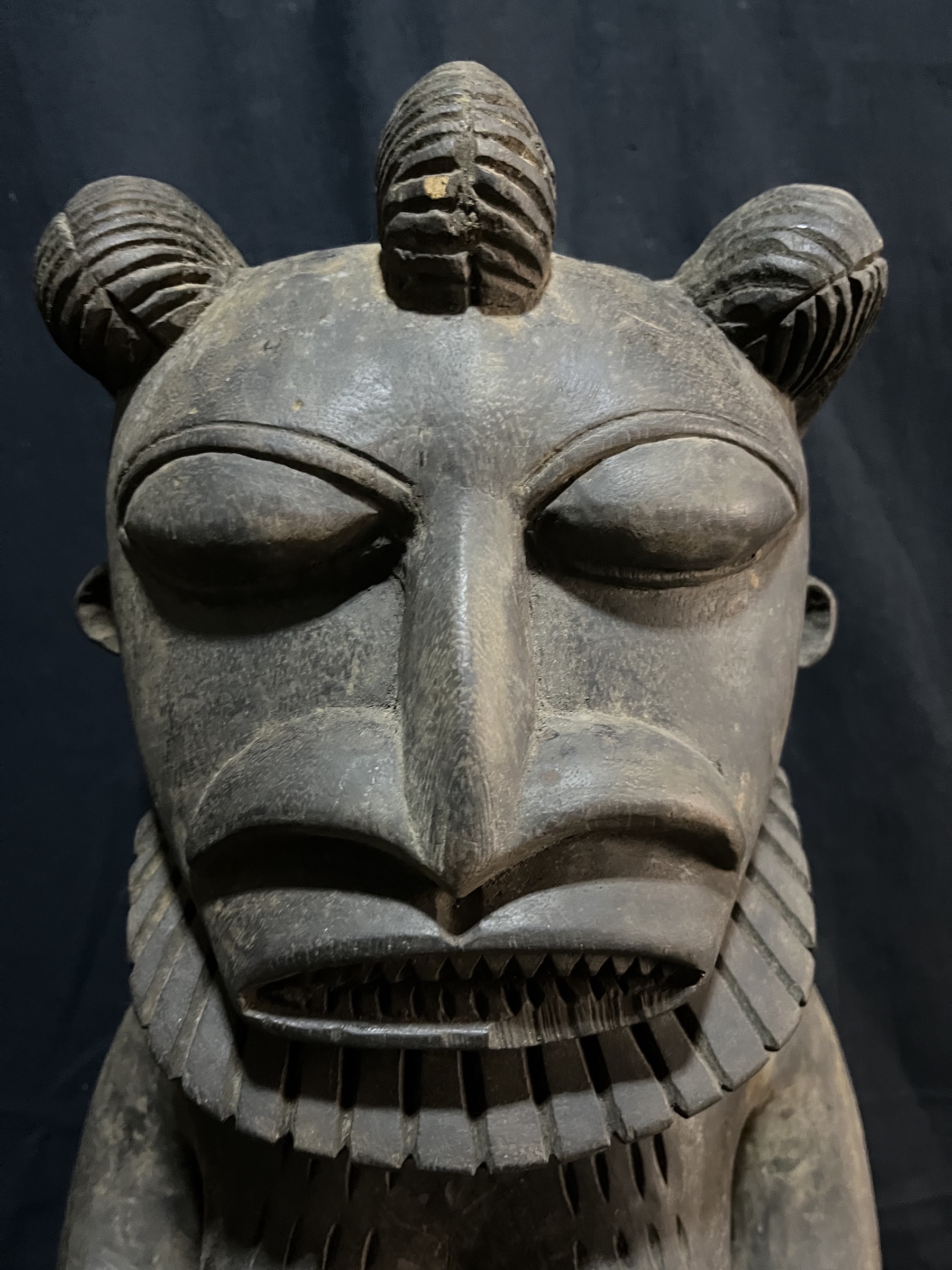Photo 5 — Statue anthropomorphe barbu — Toma, Guinée/Libéria — Art tribal Africain