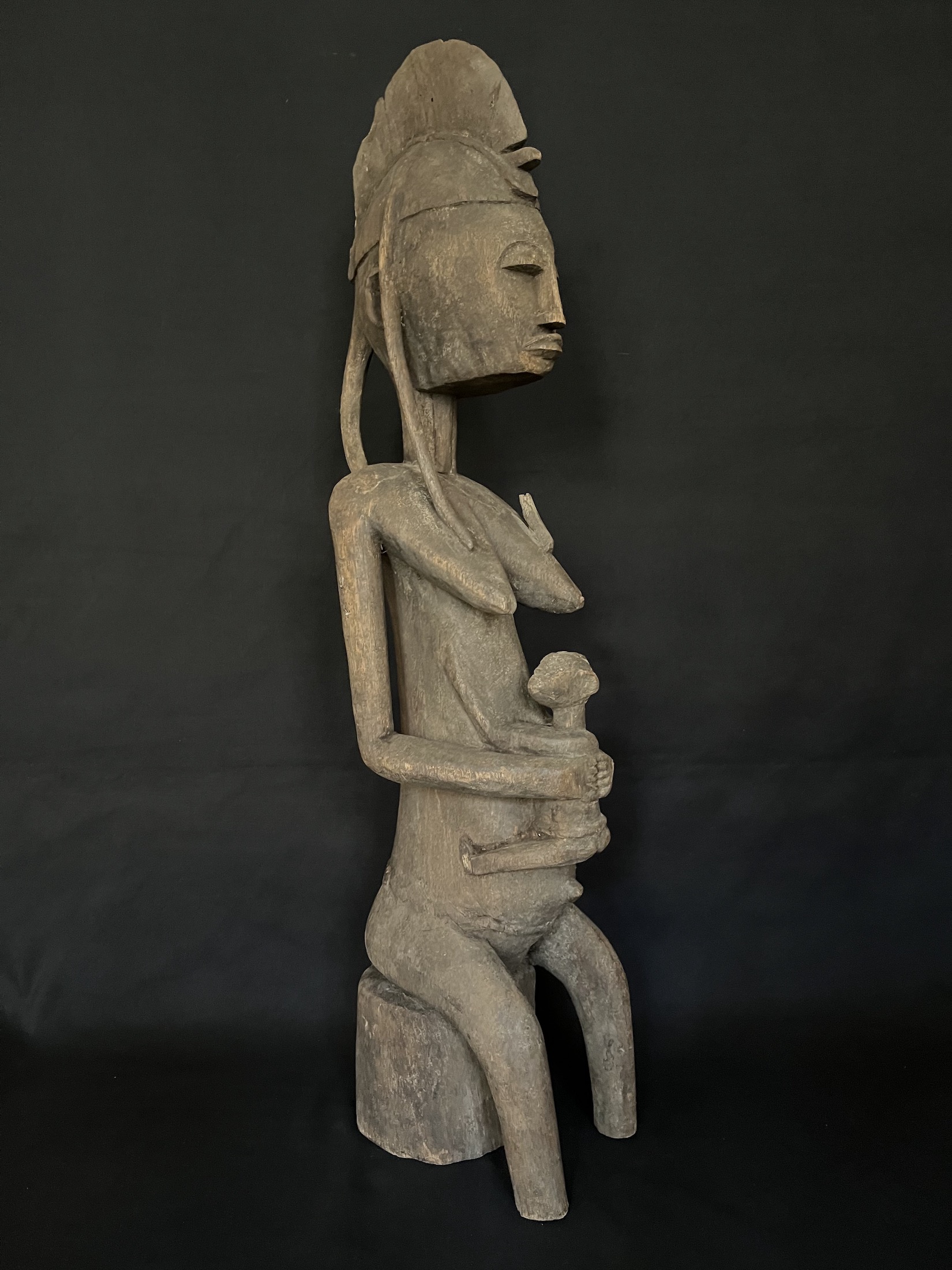 Femme assise portant son enfant sur le ventre — Bambara, Mali — Art tribal Africain