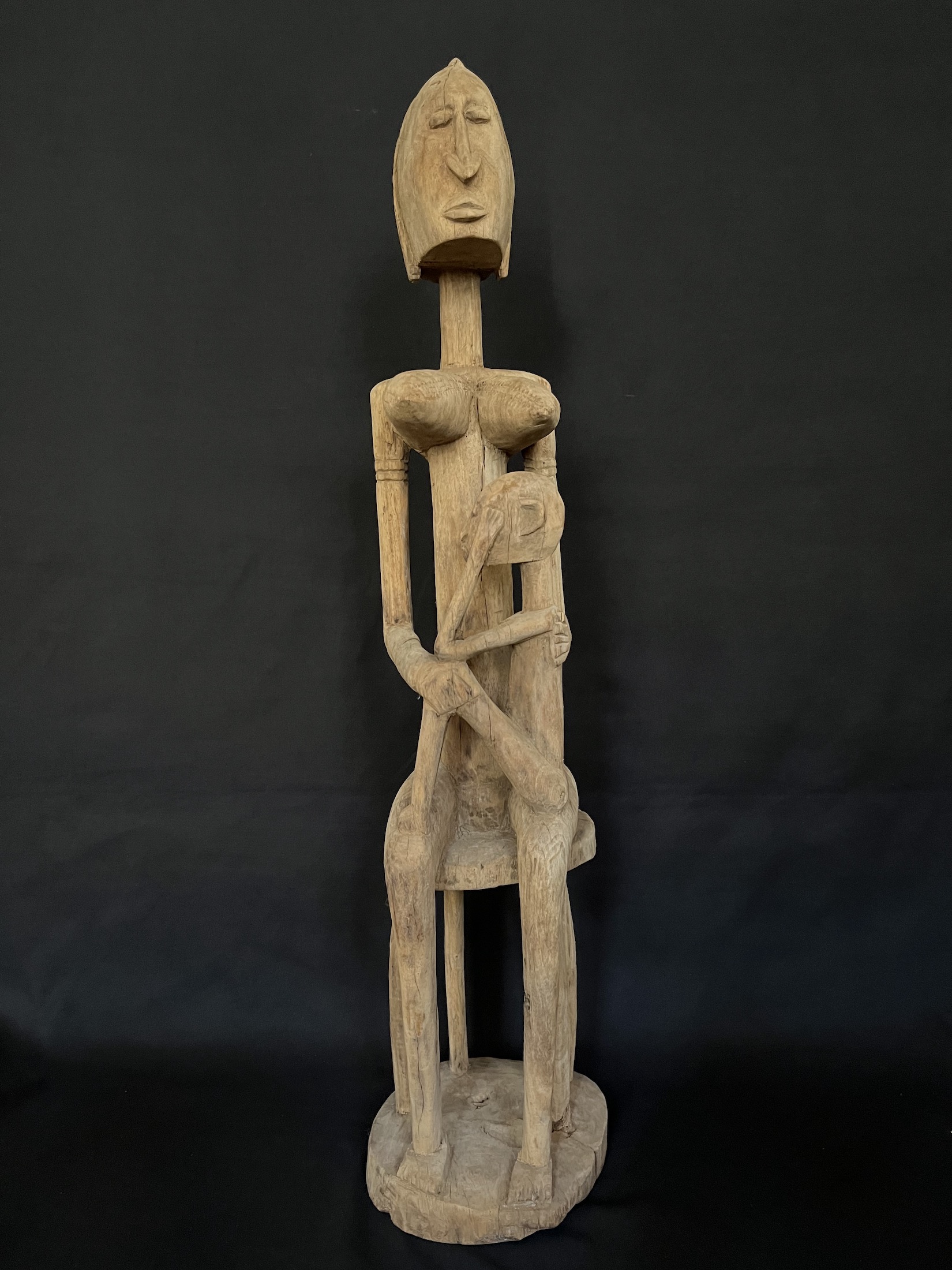 Photo 4 — Femme portant son enfant sur les genenoux — Dogon, Mali — Art tribal Africain