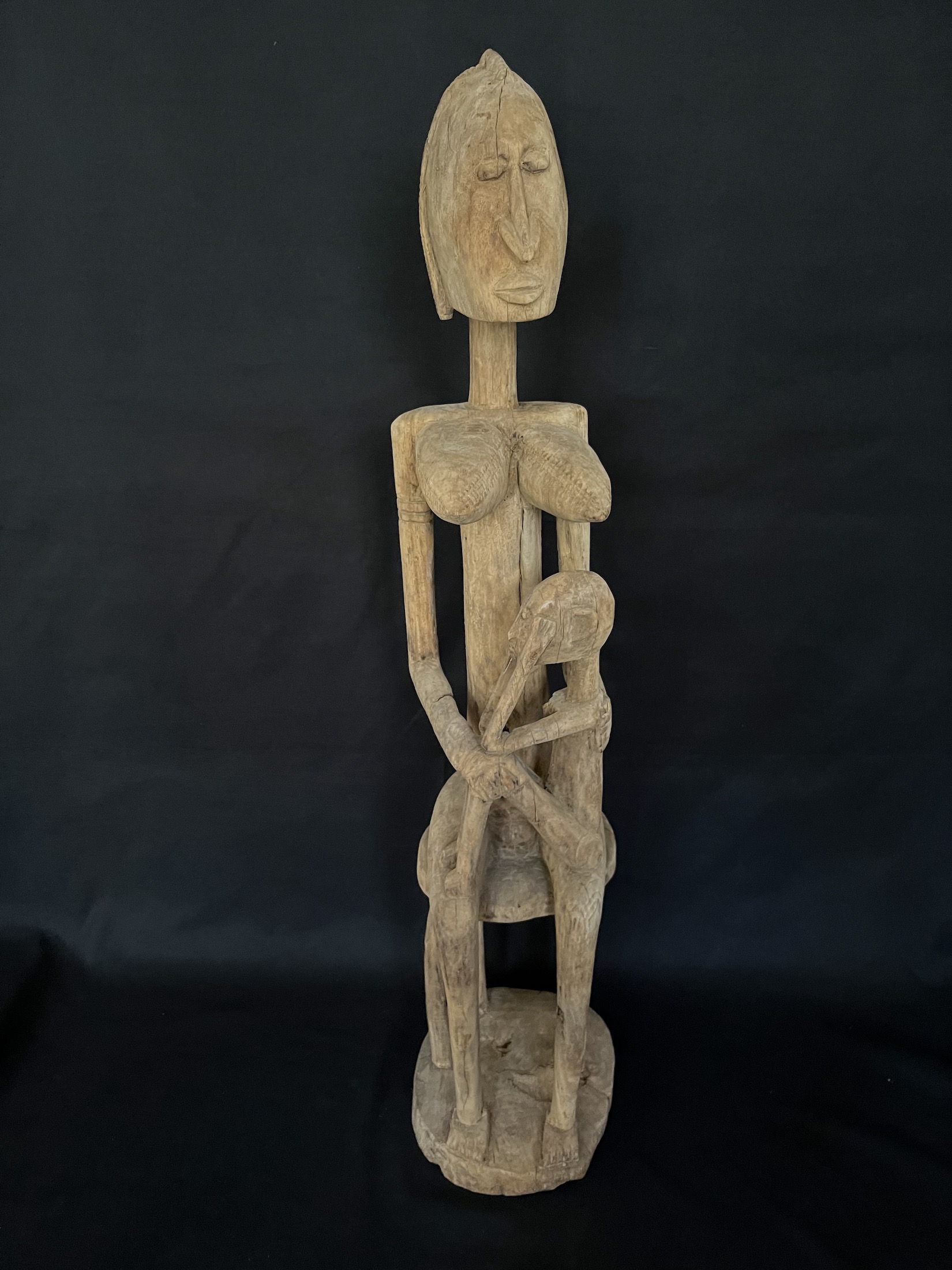 Photo 5 — Femme portant son enfant sur les genenoux — Dogon, Mali — Art tribal Africain