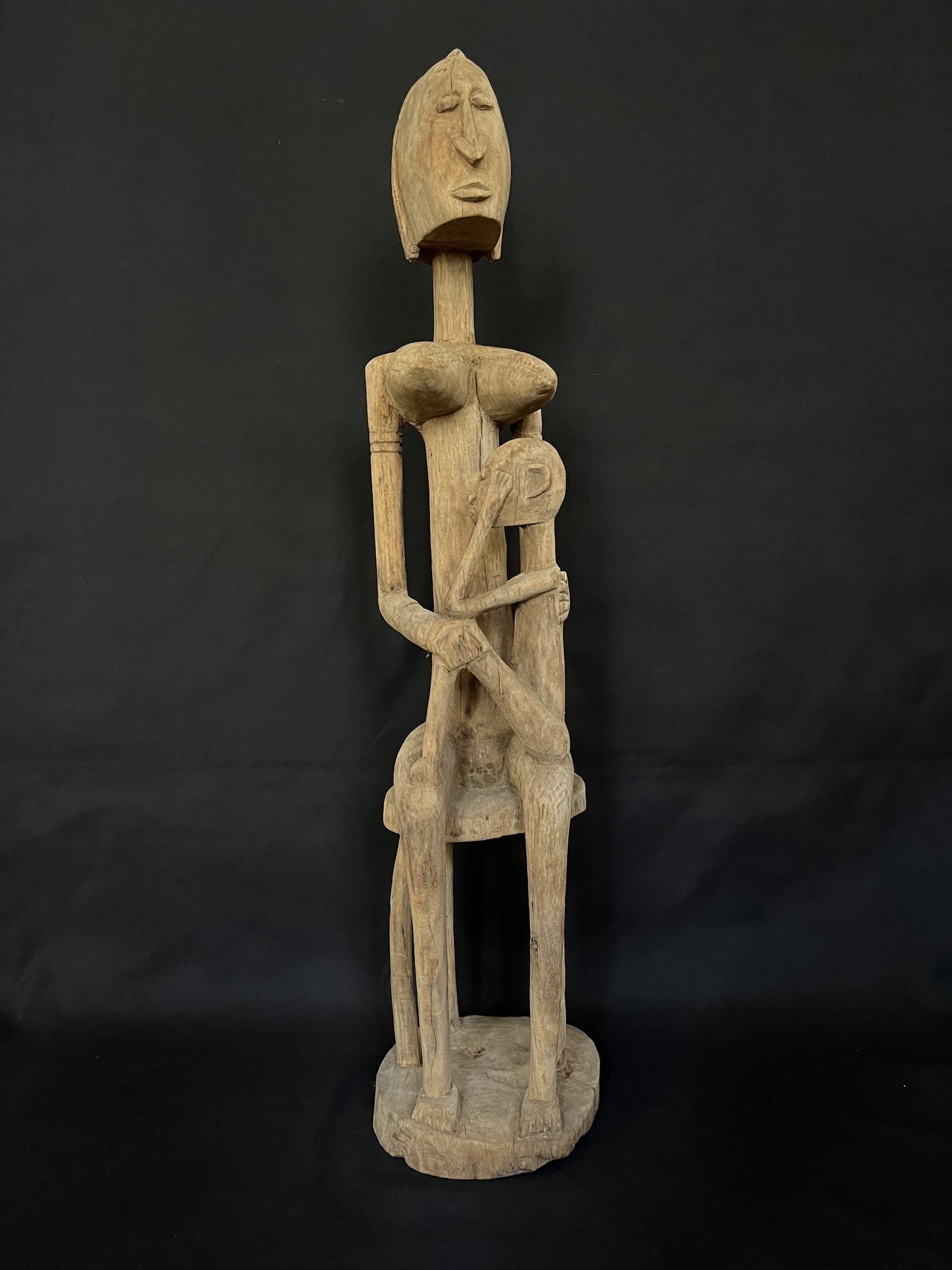 Photo 6 — Femme portant son enfant sur les genenoux — Dogon, Mali — Art tribal Africain