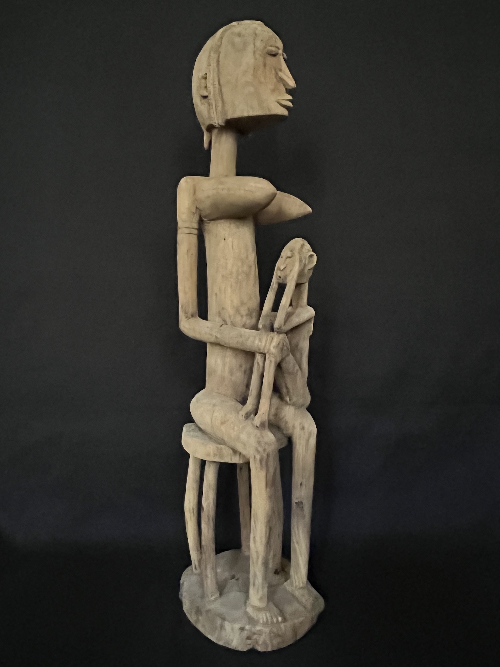 Photo 8 — Femme portant son enfant sur les genenoux — Dogon, Mali — Art tribal Africain