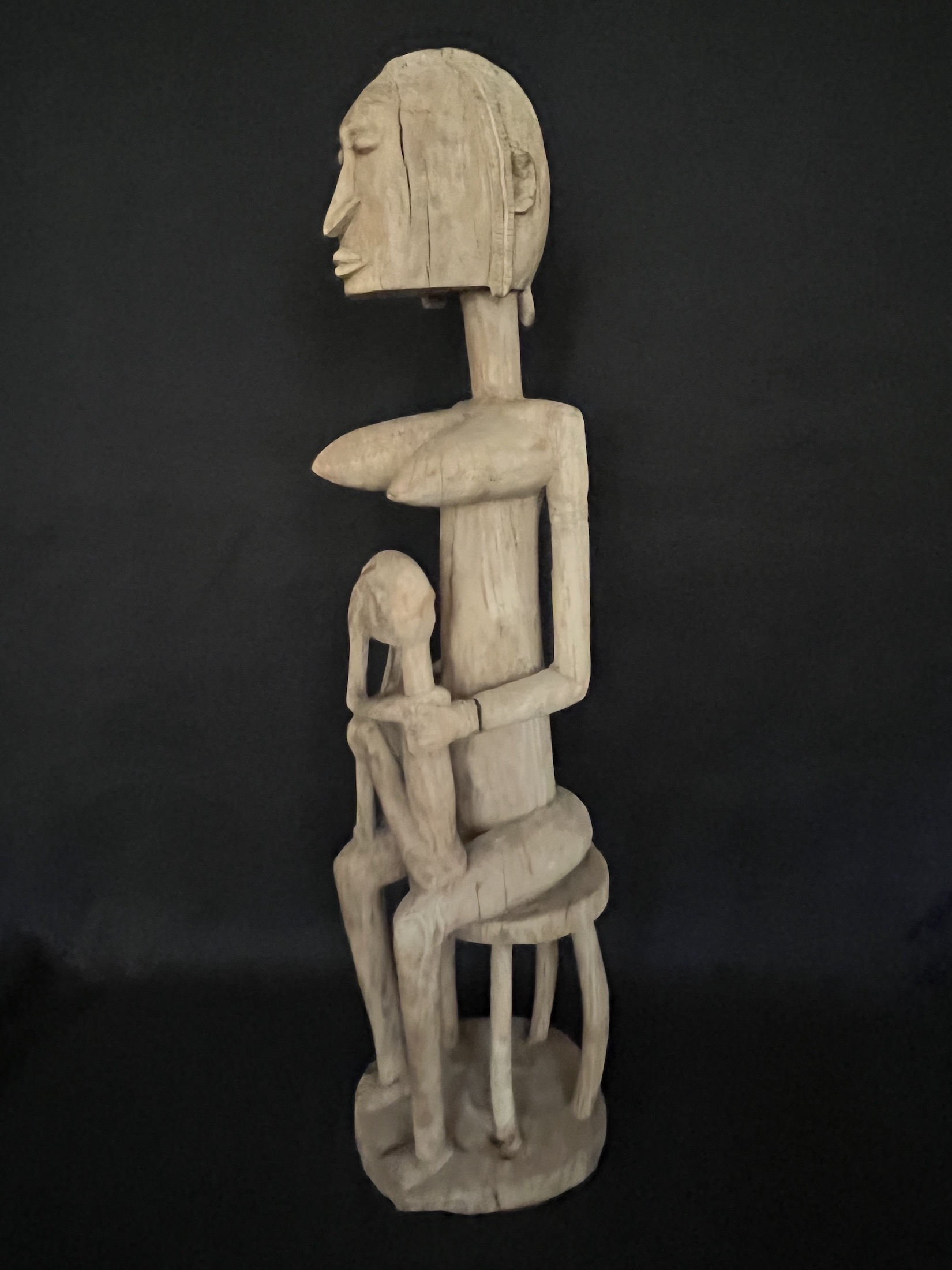 Photo 11 — Femme portant son enfant sur les genenoux — Dogon, Mali — Art tribal Africain