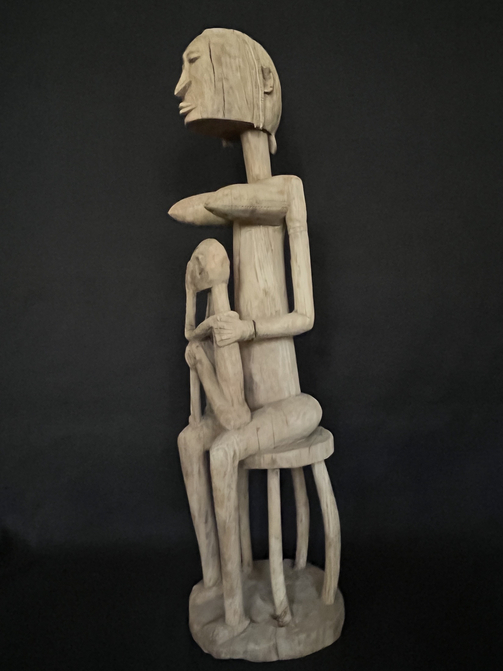 Photo 12 — Femme portant son enfant sur les genenoux — Dogon, Mali — Art tribal Africain