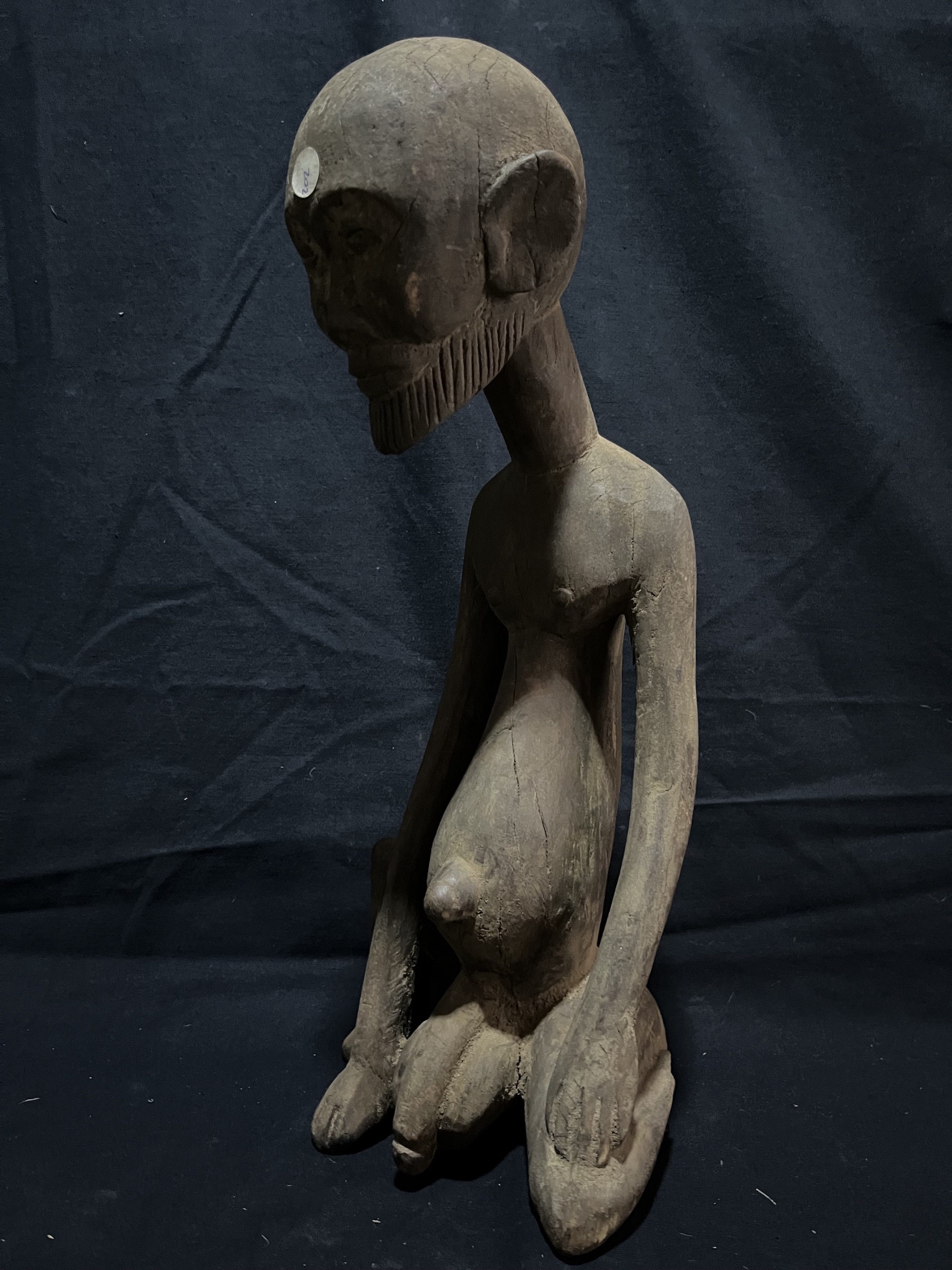 Photo 2 — Statue Dogon du Vieil Homme Inclinée — Dogon, Mali — Art tribal Africain