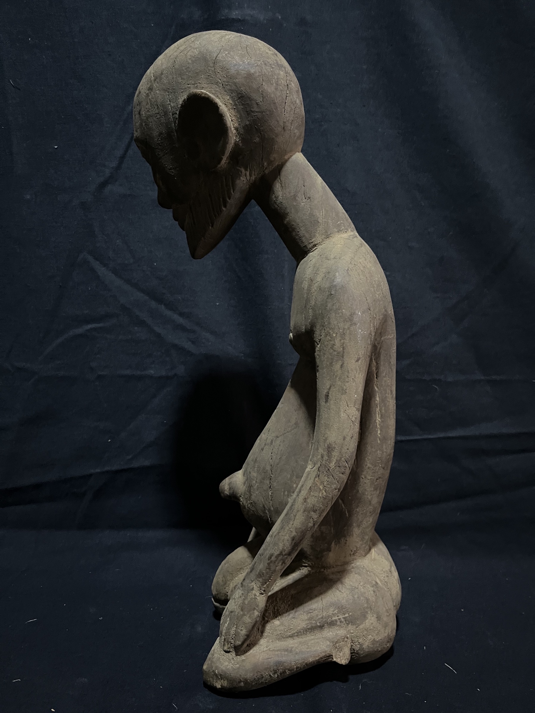Photo 4 — Statue Dogon du Vieil Homme Inclinée — Dogon, Mali — Art tribal Africain