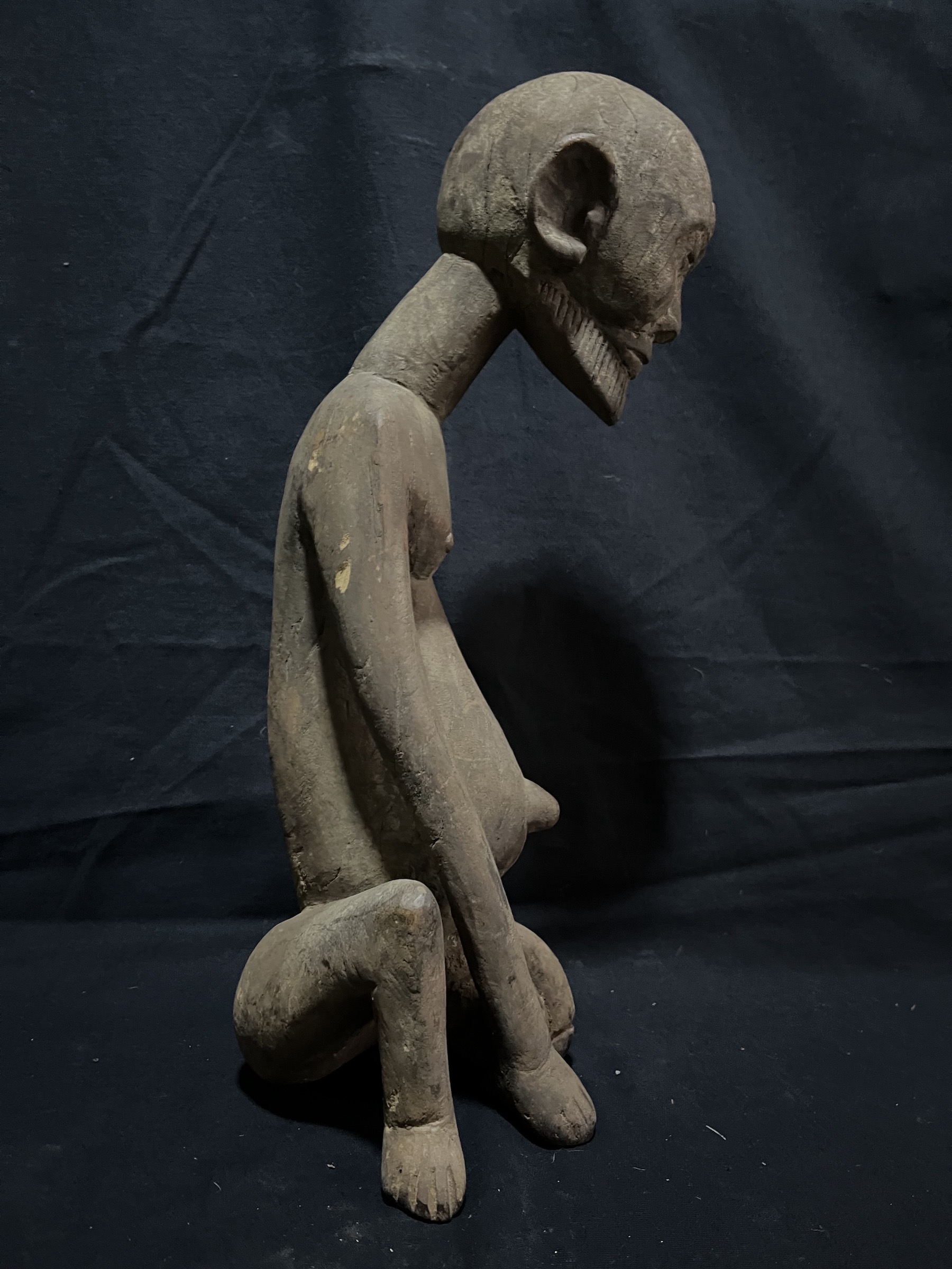Photo 6 — Statue Dogon du Vieil Homme Inclinée — Dogon, Mali — Art tribal Africain