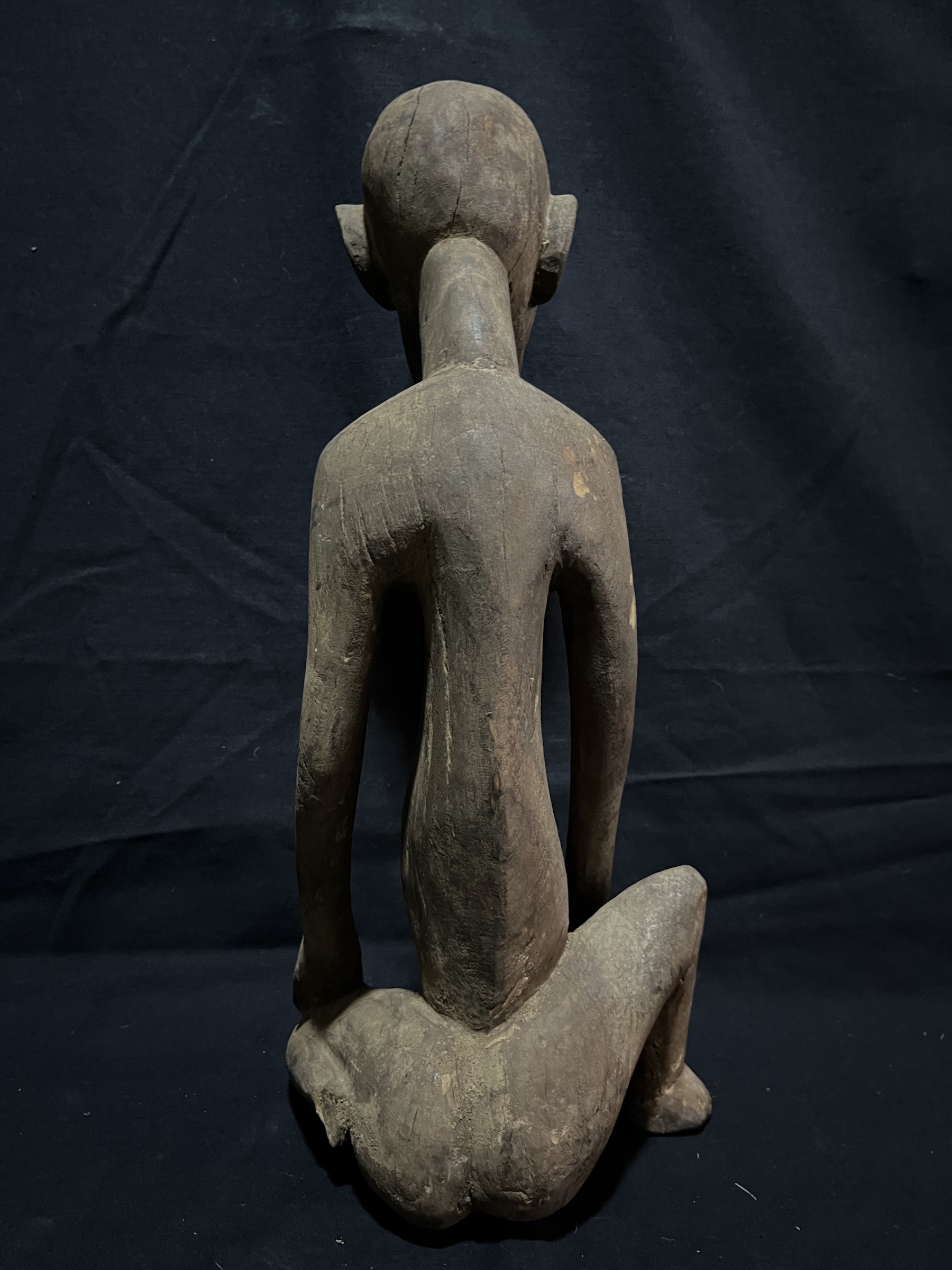 Photo 7 — Statue Dogon du Vieil Homme Inclinée — Dogon, Mali — Art tribal Africain