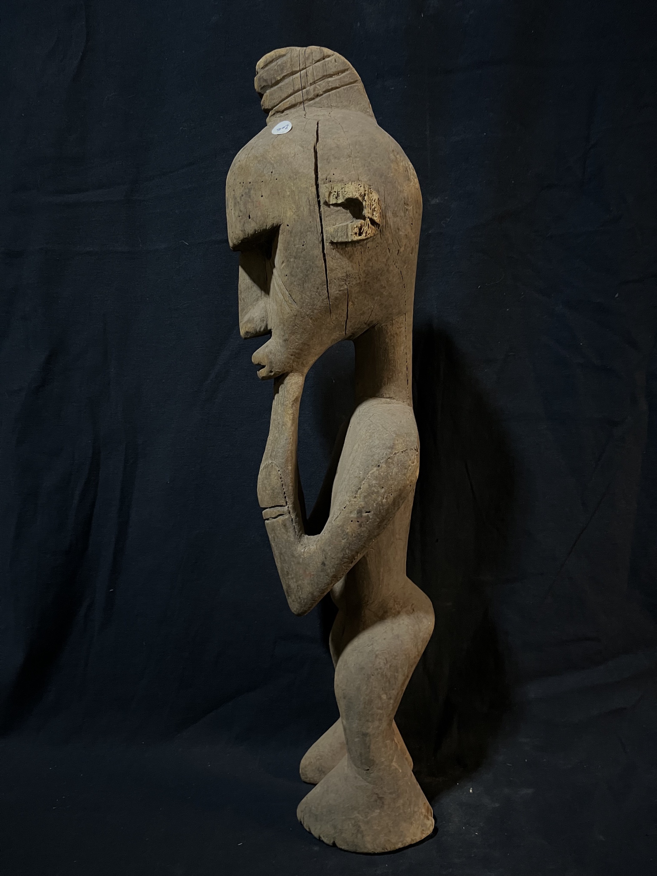Photo 2 — Statue Dogon « L’Ancêtre Méditatif » — Dogon, Mali — Art tribal Africain