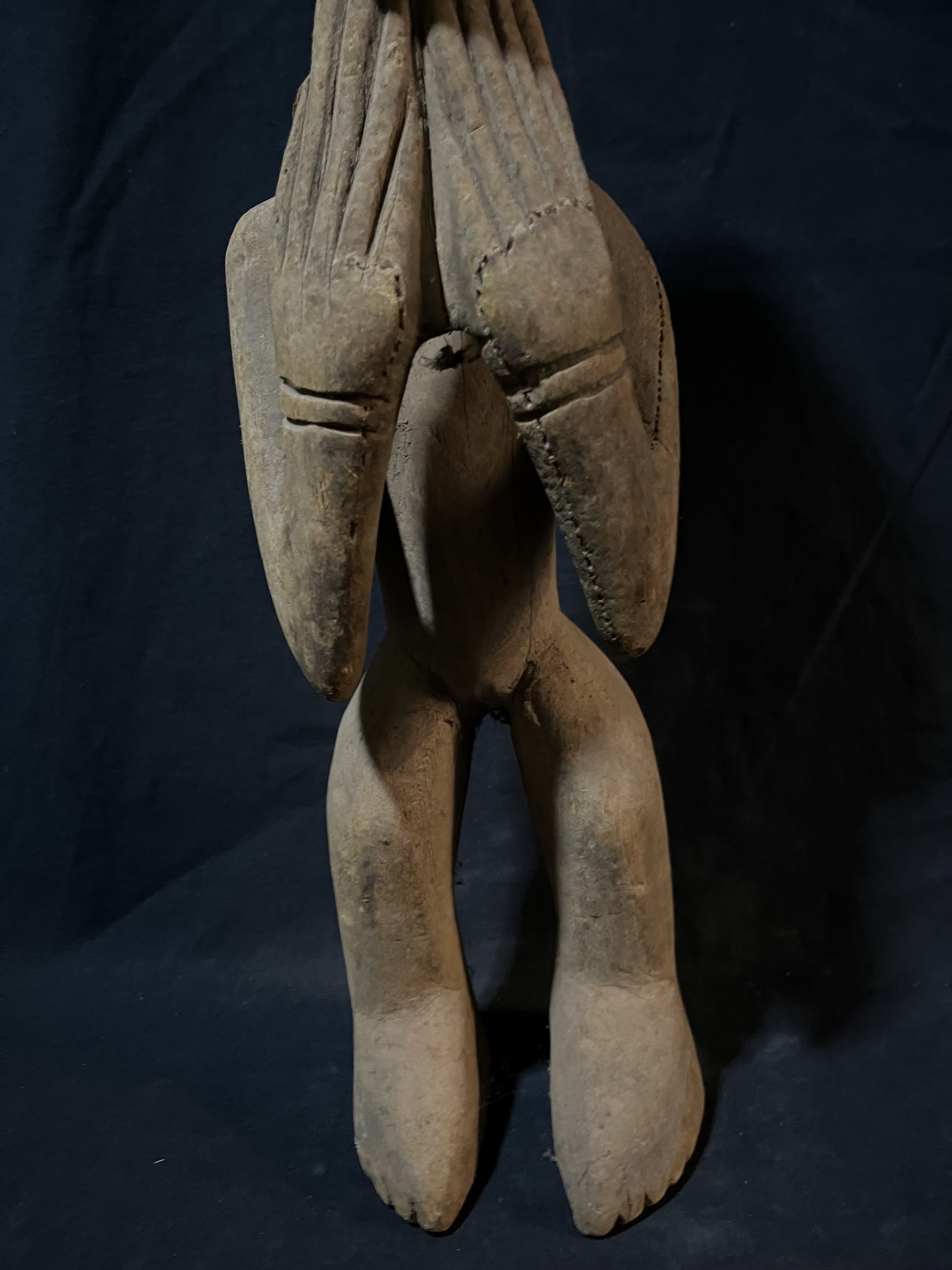 Photo 4 — Statue Dogon « L’Ancêtre Méditatif » — Dogon, Mali — Art tribal Africain