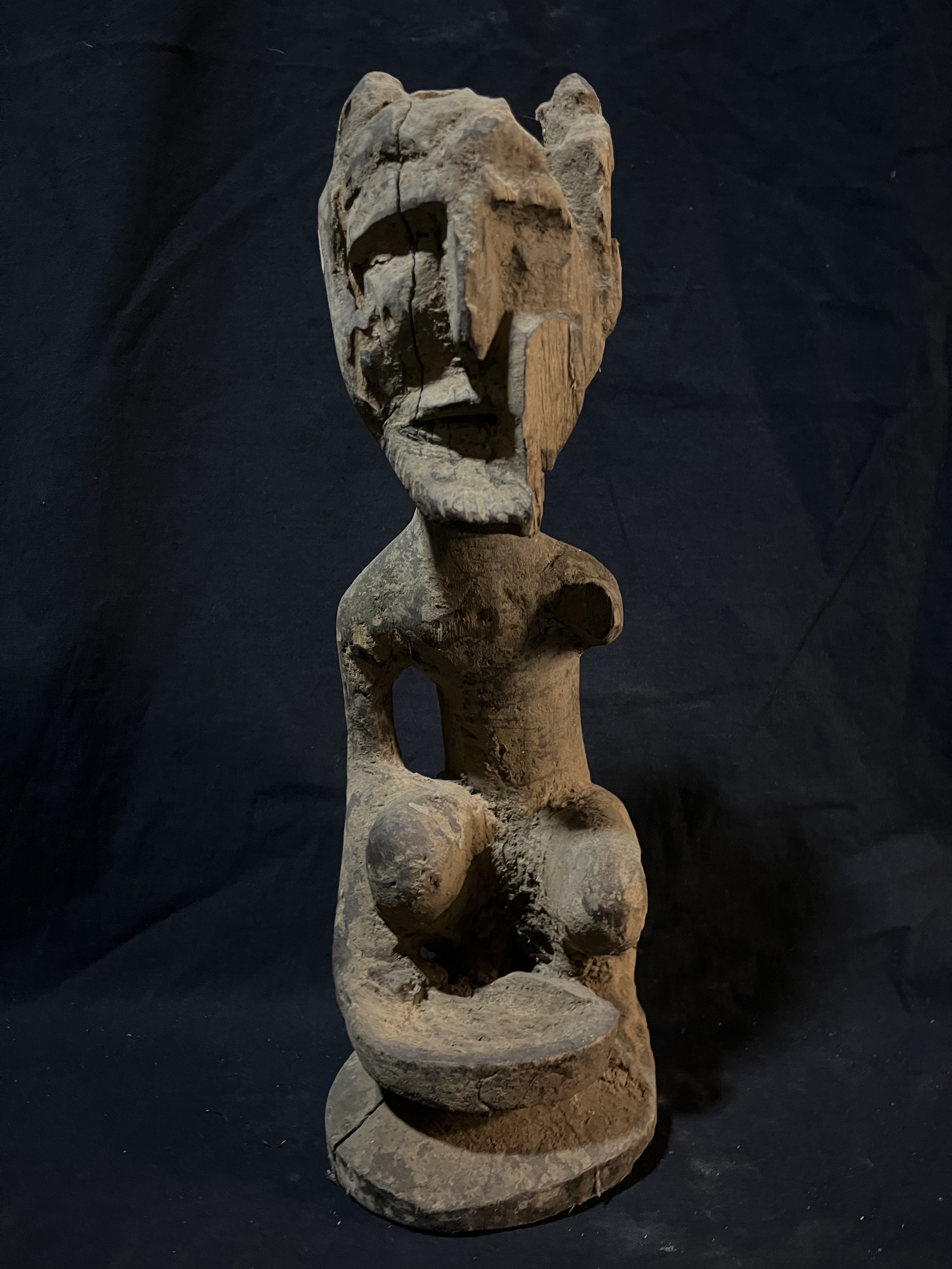 Statue rituelle assise – Figure masculine à offrande  — Bambara, Mali — Art tribal Africain