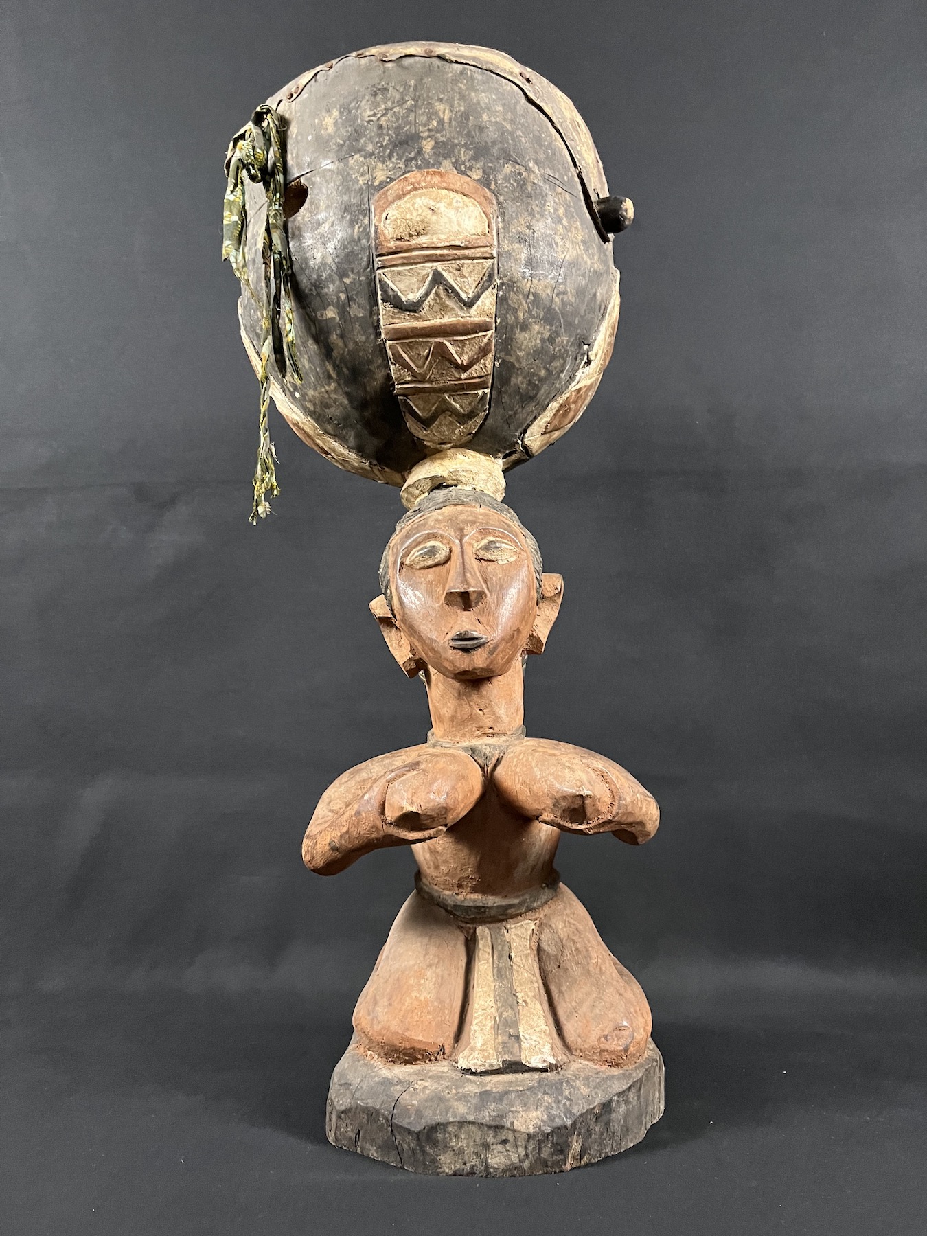 Photo 9 — Tambour Baga à caryatide féminine — Baga, Guinée — Art tribal Africain