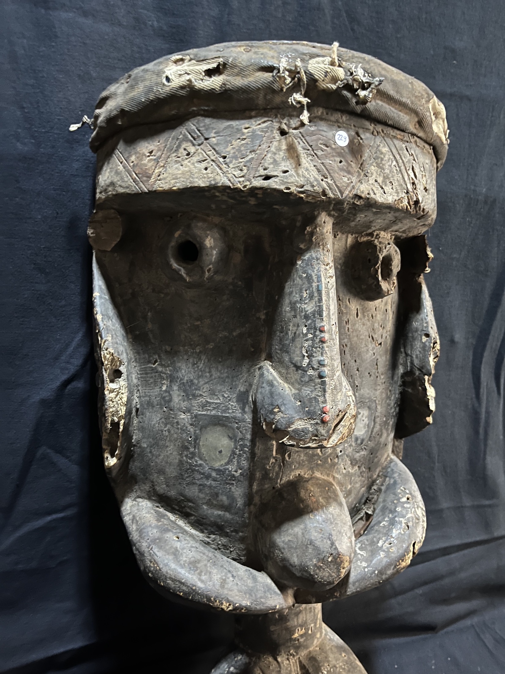 Photo 2 — Masque Toma exceptionnel – Artefact rituel ancien de Guinée — TOMA, Guinée — Art tribal Africain