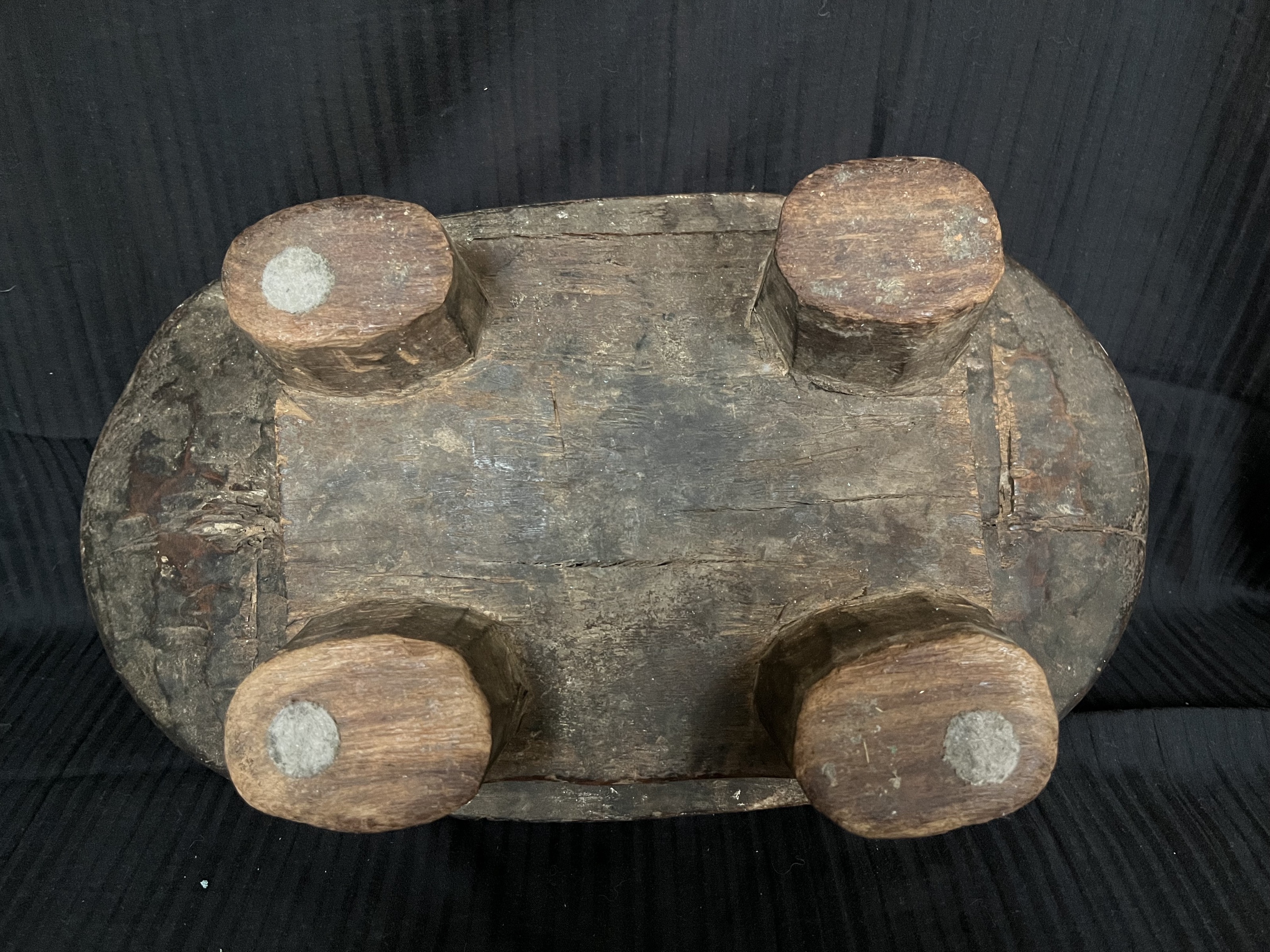 Photo 3 — Tabouret traditionnel à quatre pieds  — Peulh, Mali — Art tribal Africain