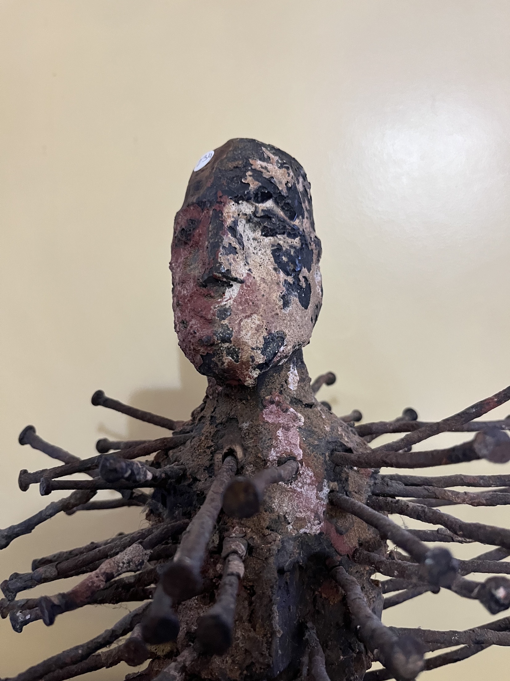 Photo 3 — Fétiche à clous — Toma, Guinée — Art tribal Africain