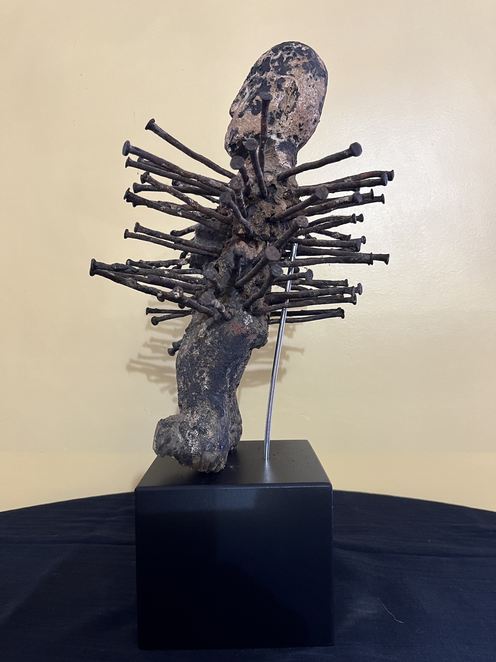 Photo 4 — Fétiche à clous — Toma, Guinée — Art tribal Africain