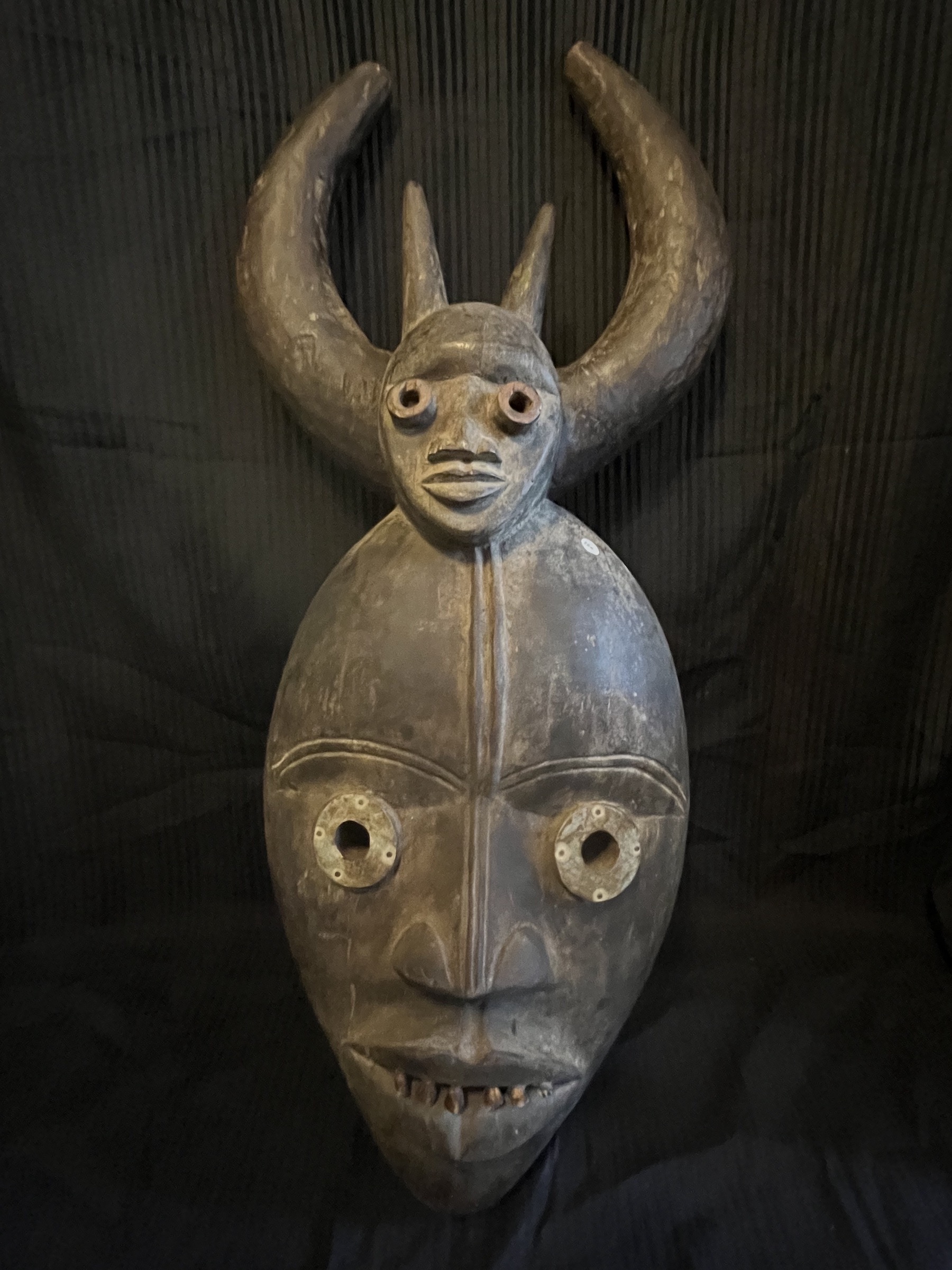 Masque rituel anthropomorphe à cornes  — Dan, Côte d’Ivoire — Art tribal Africain