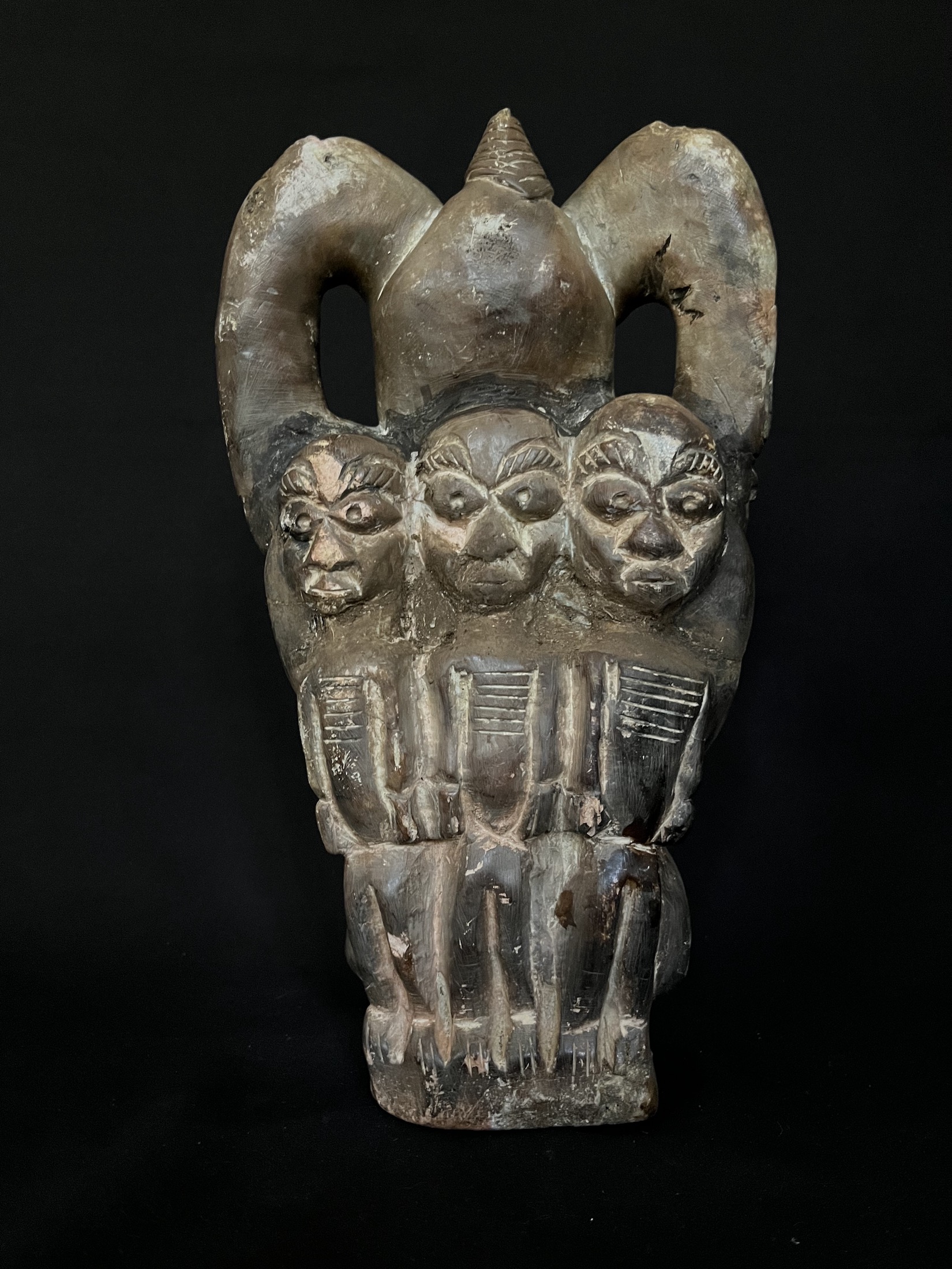 Photo 2 — Statuette Kissi — Kissi, Guinée — Art tribal Africain