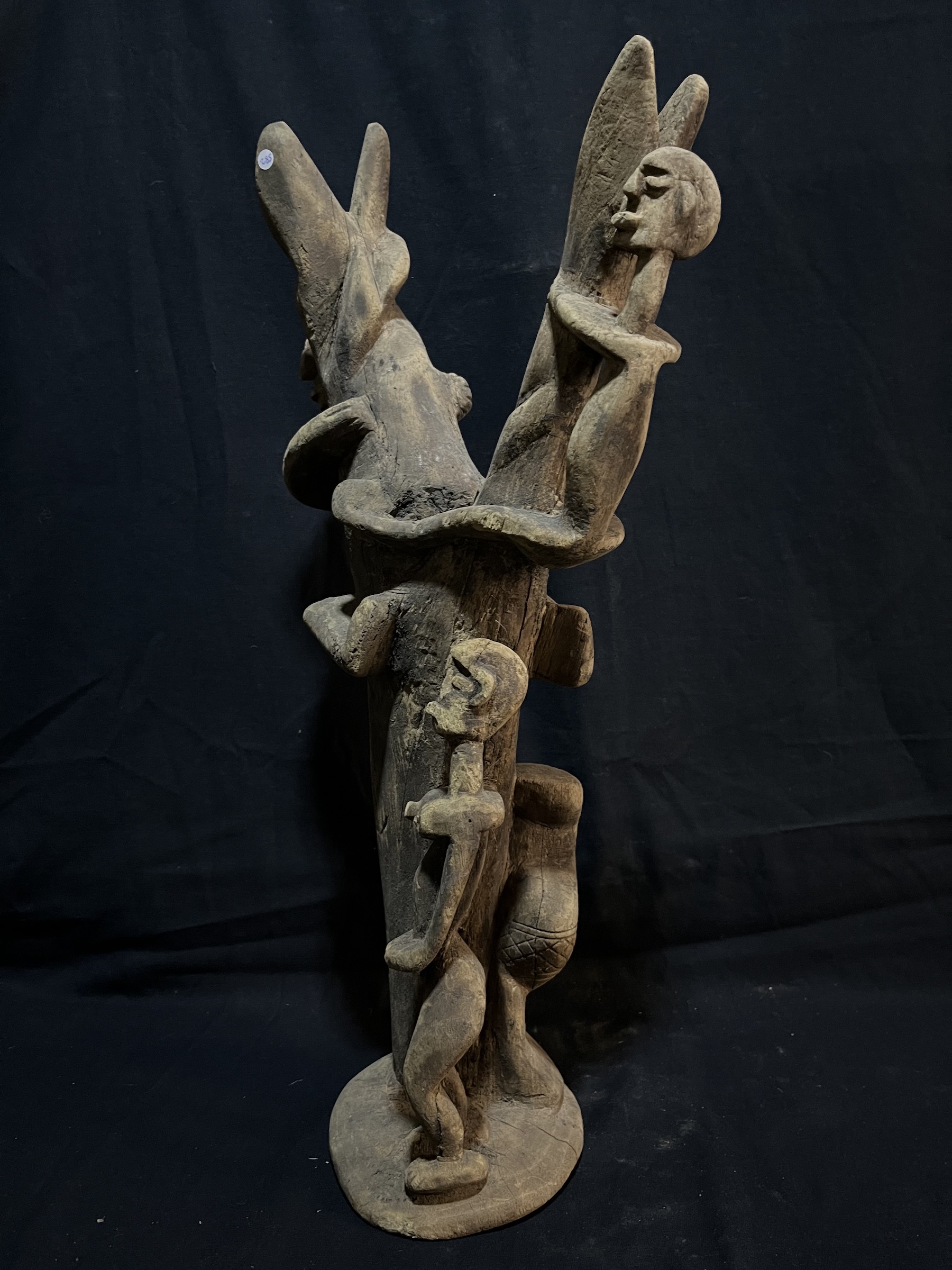 Vente aux Enchères Exceptionnelle – Rare Sculpture Dogon Anthropomorphe  — Dogon, Mali — Art tribal Africain
