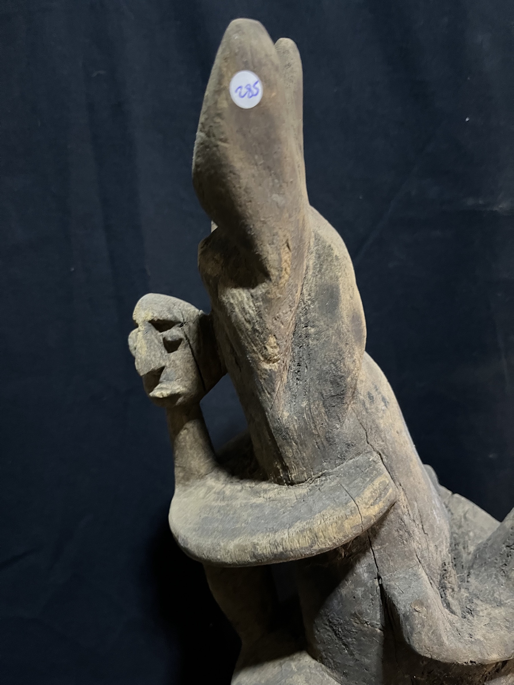 Photo 3 — Vente aux Enchères Exceptionnelle – Rare Sculpture Dogon Anthropomorphe  — Dogon, Mali — Art tribal Africain
