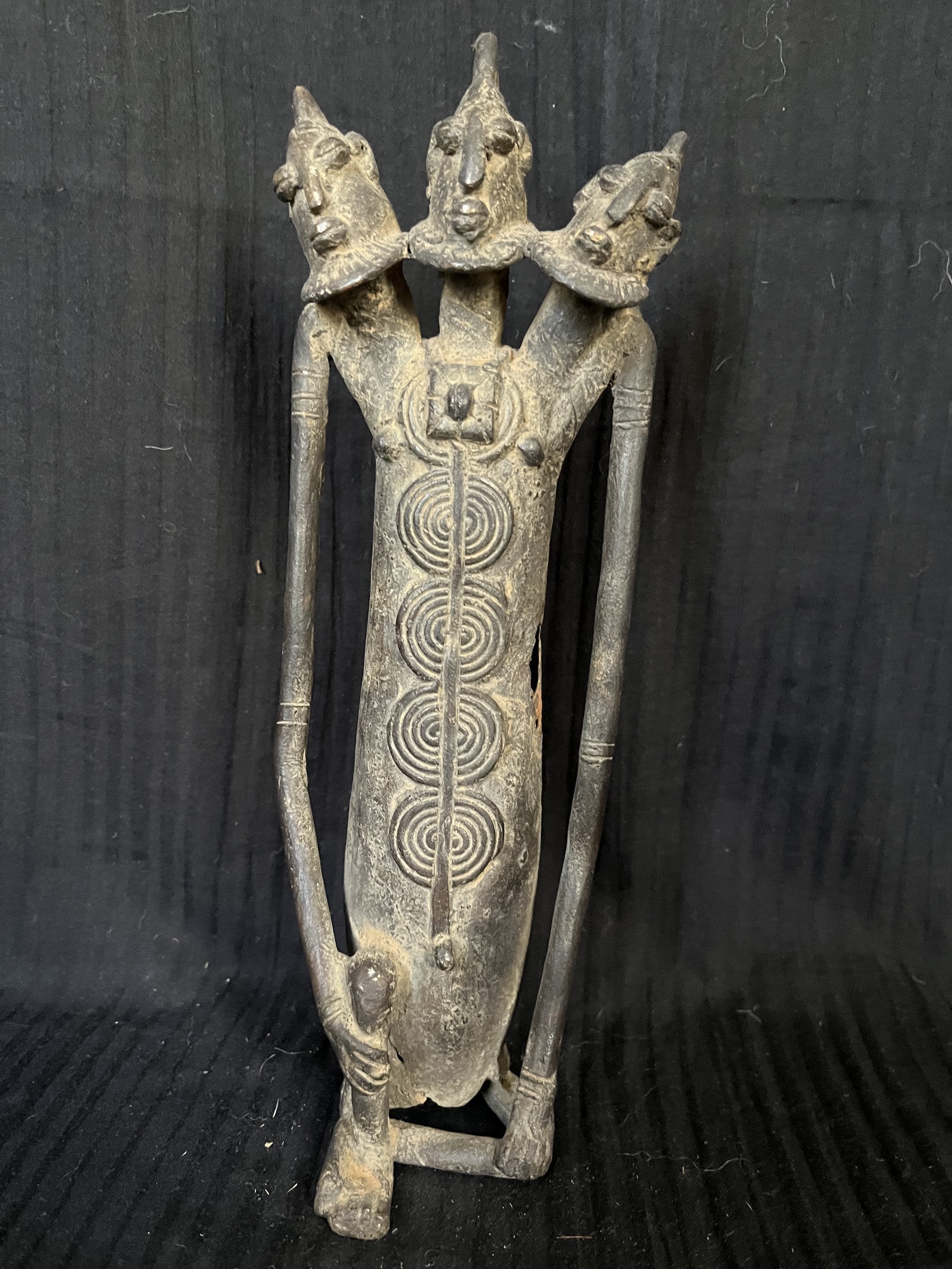 Photo 2 — Statuette à 3 têtes. Non définie  par Tof — ,  — Art tribal Africain