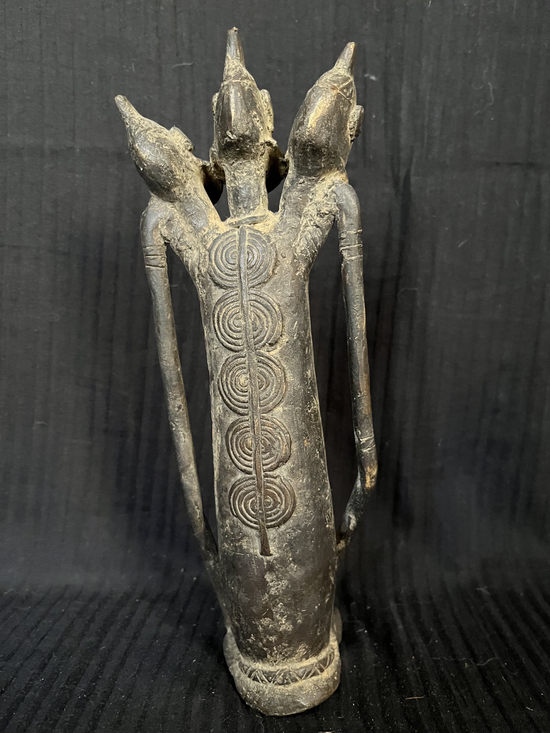 Photo 4 — Statuette à 3 têtes. Non définie  par Tof — ,  — Art tribal Africain