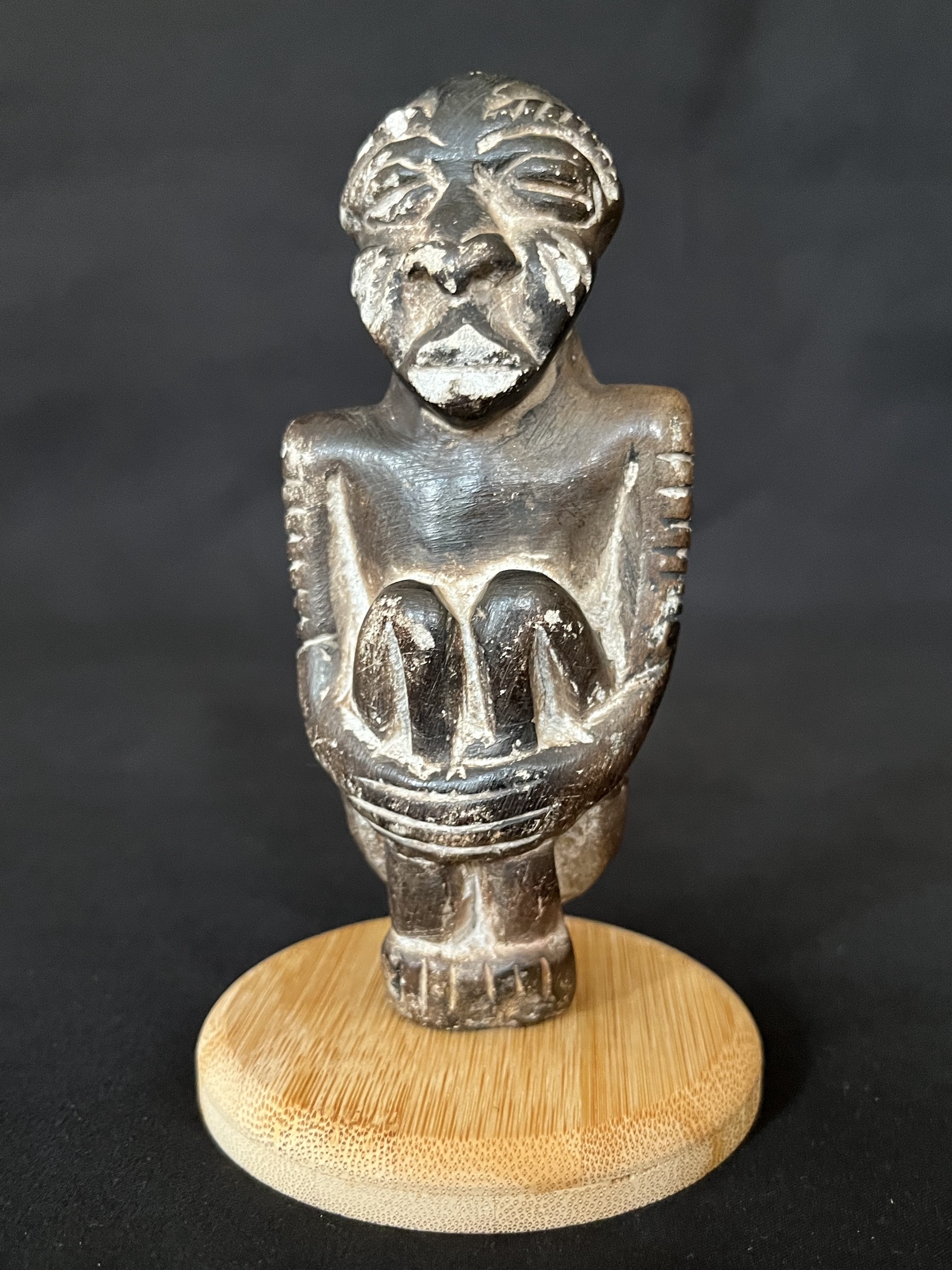 Homme agenouillé — Kissi, Sierra Leone — Art tribal Africain