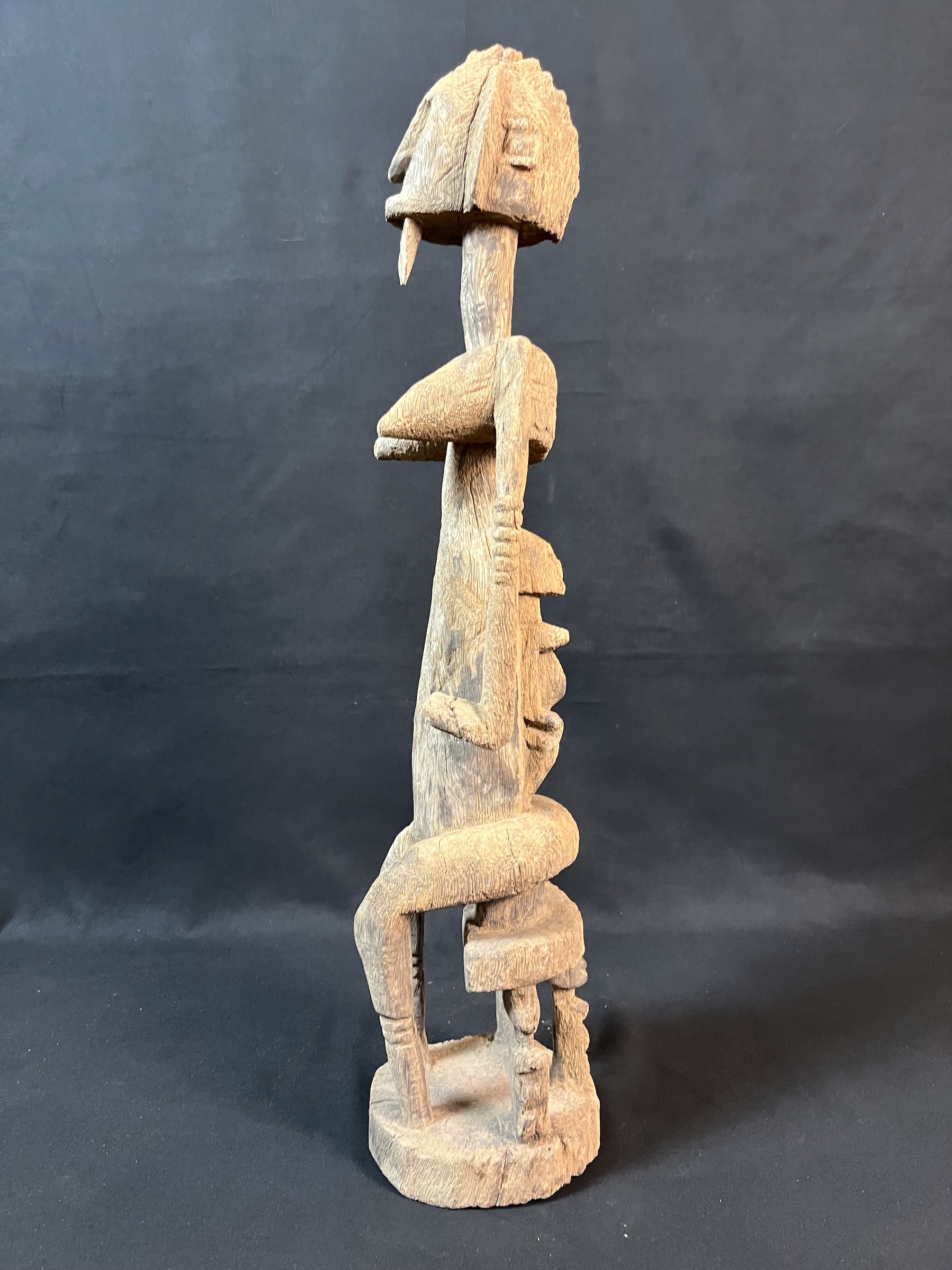 Photo 2 — Statue anthropomorphe, Femme avec enfant sur le dos — Dogon, Mali — Art tribal Africain