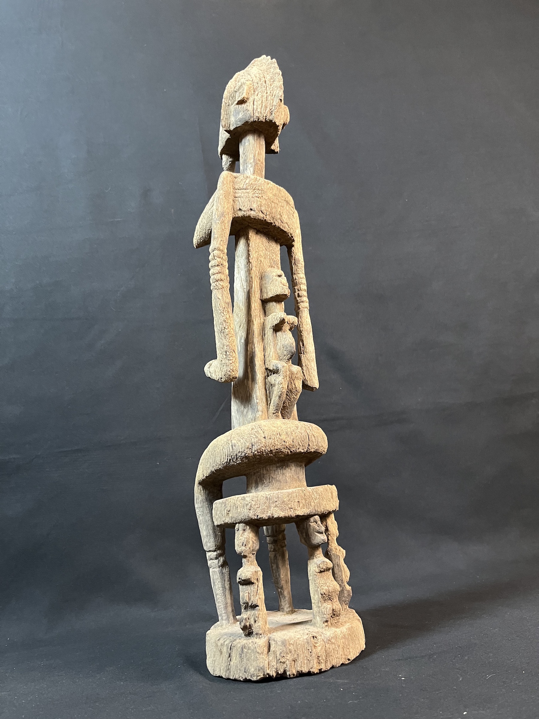 Photo 4 — Statue anthropomorphe, Femme avec enfant sur le dos — Dogon, Mali — Art tribal Africain