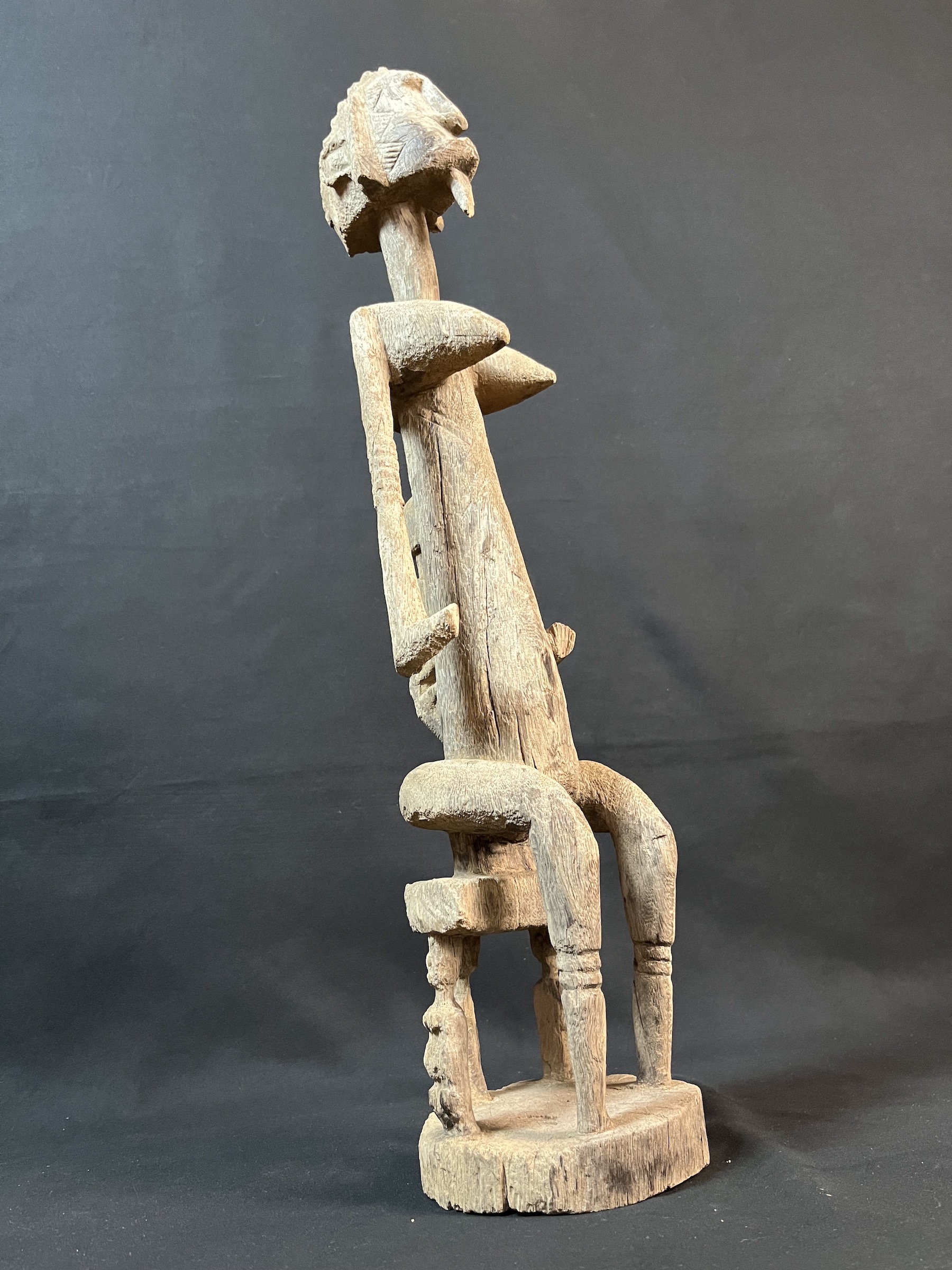 Photo 6 — Statue anthropomorphe, Femme avec enfant sur le dos — Dogon, Mali — Art tribal Africain